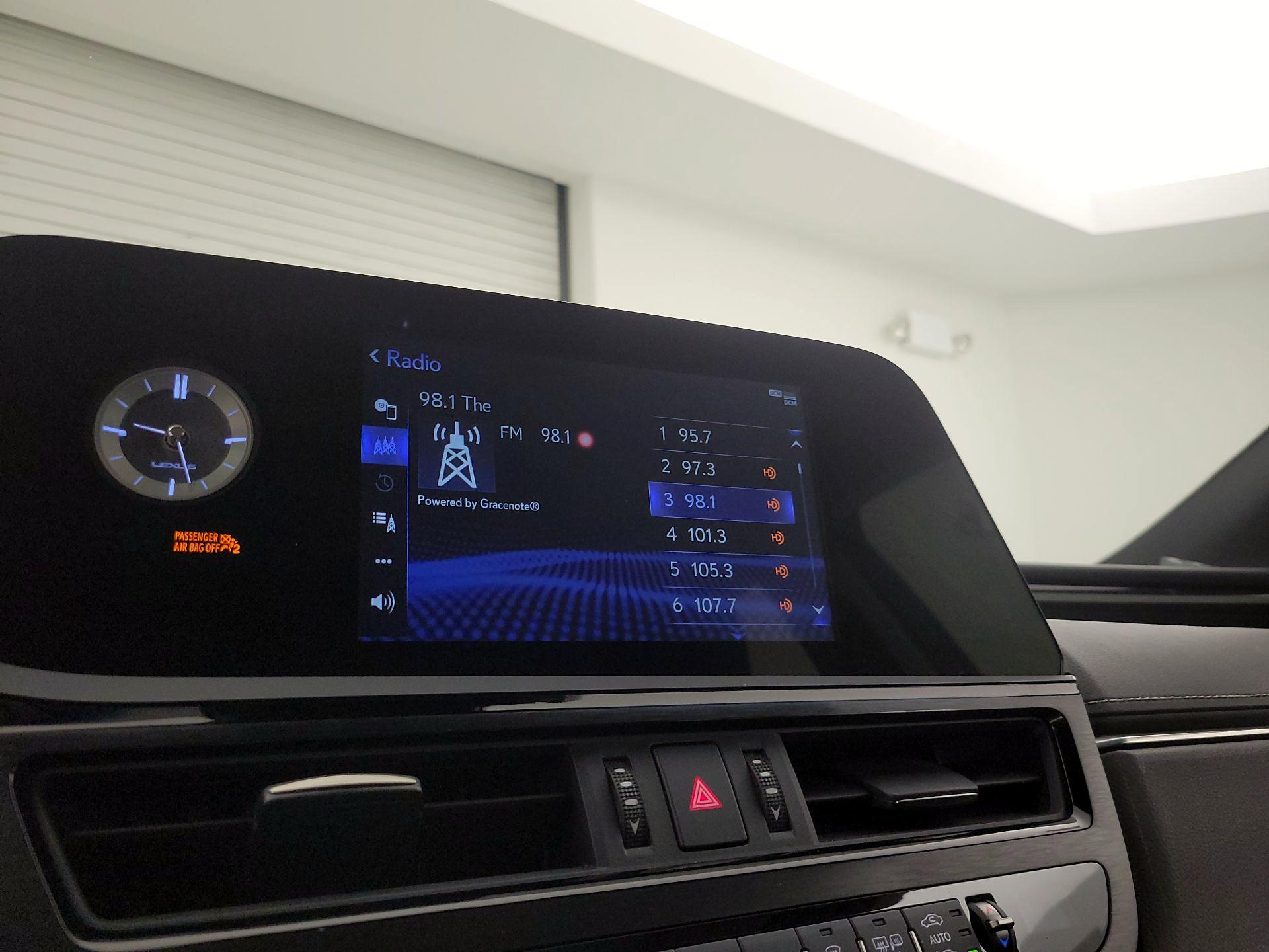 Thumbnail: 2022 Lexus ES - 15