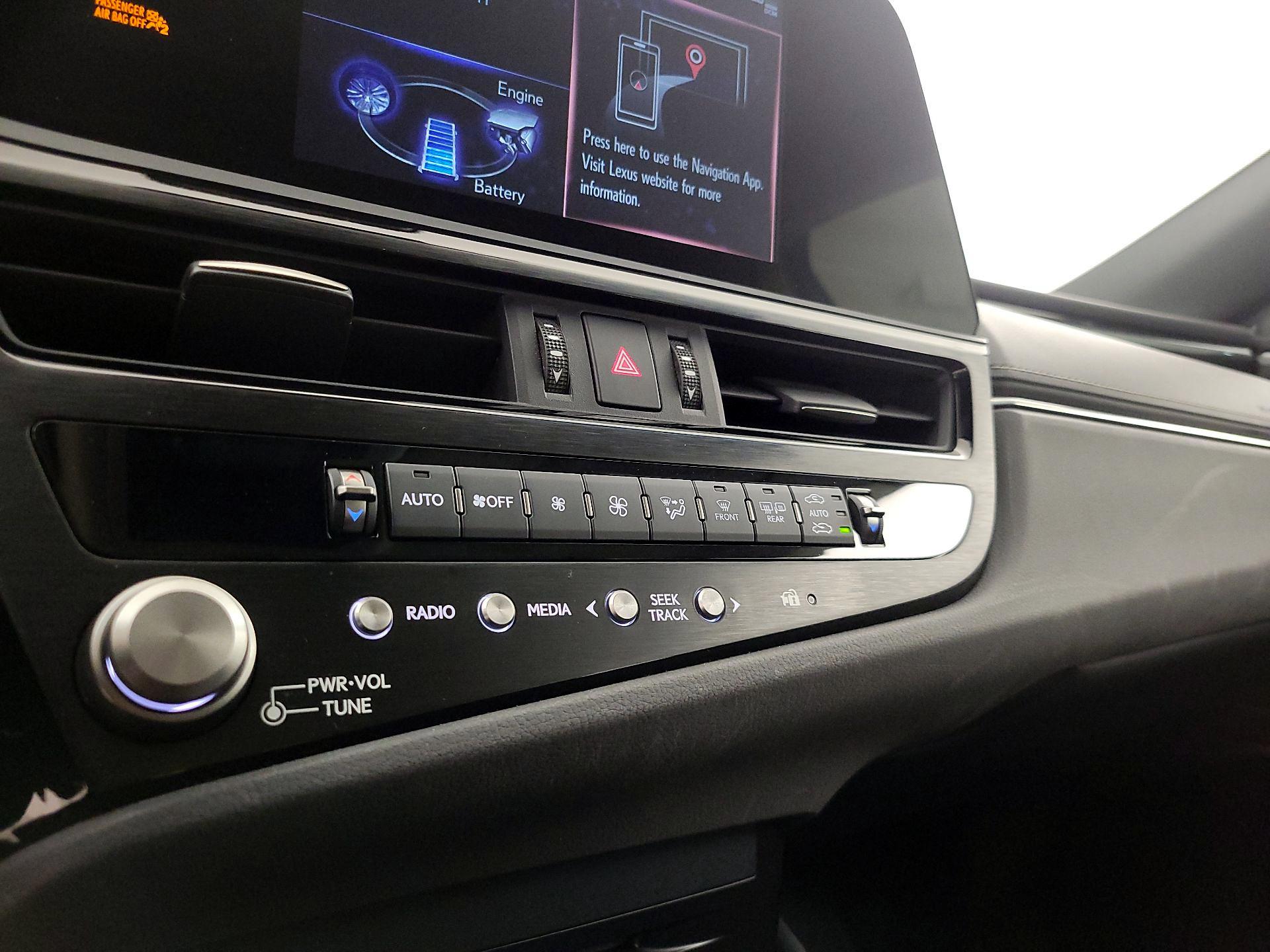 Thumbnail: 2022 Lexus ES - 16