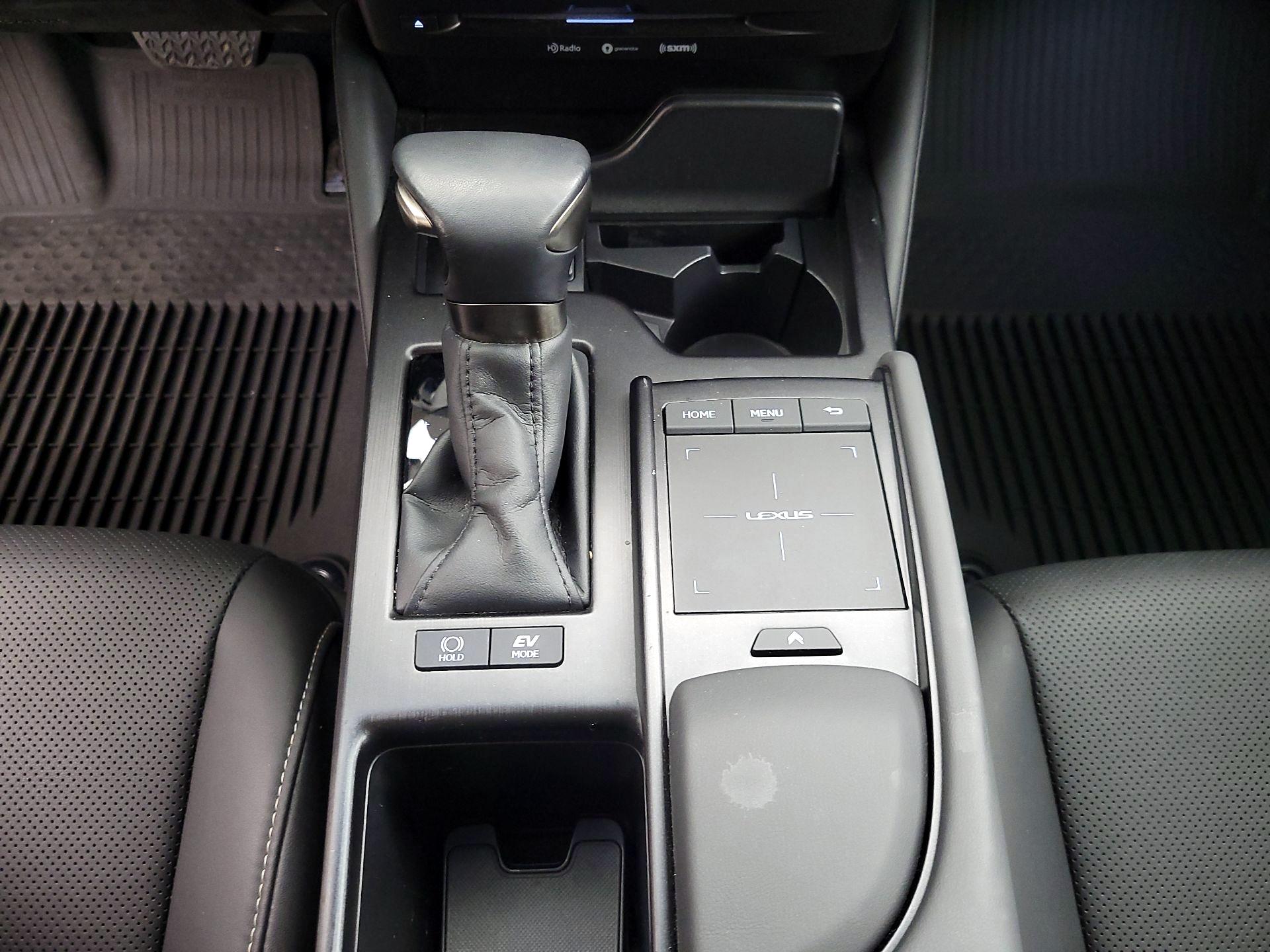 Thumbnail: 2022 Lexus ES - 17