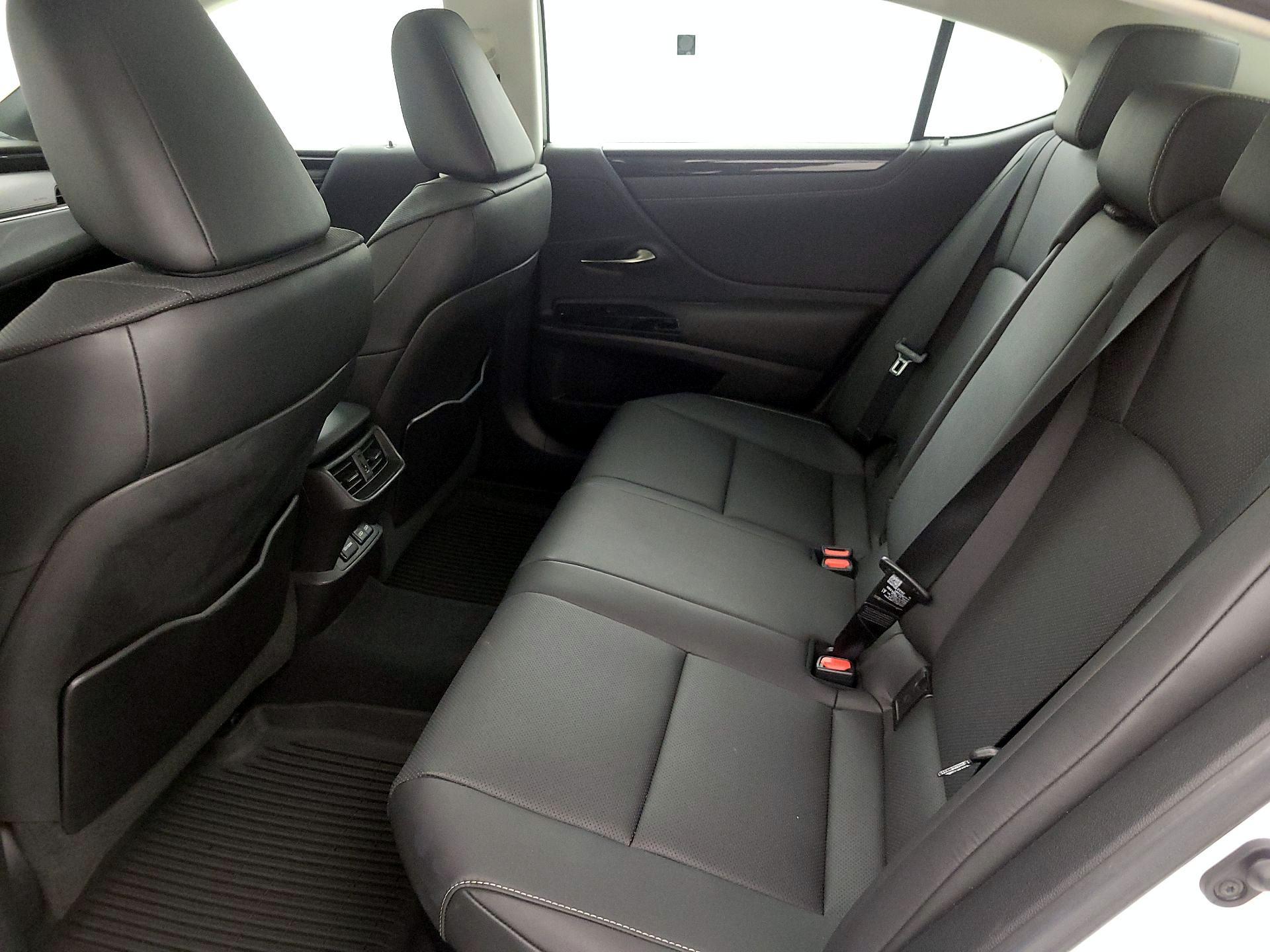 Thumbnail: 2022 Lexus ES - 20