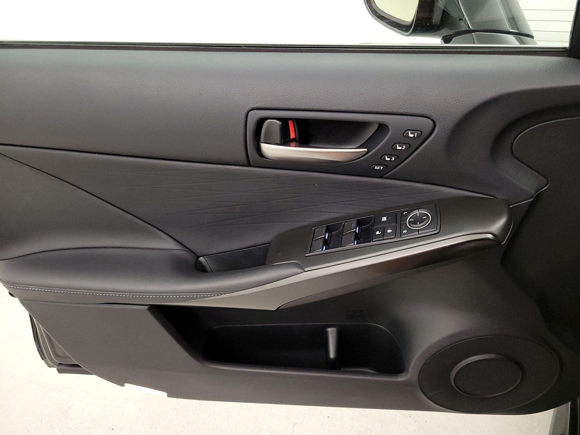 Thumbnail: 2022 Lexus IS - 12