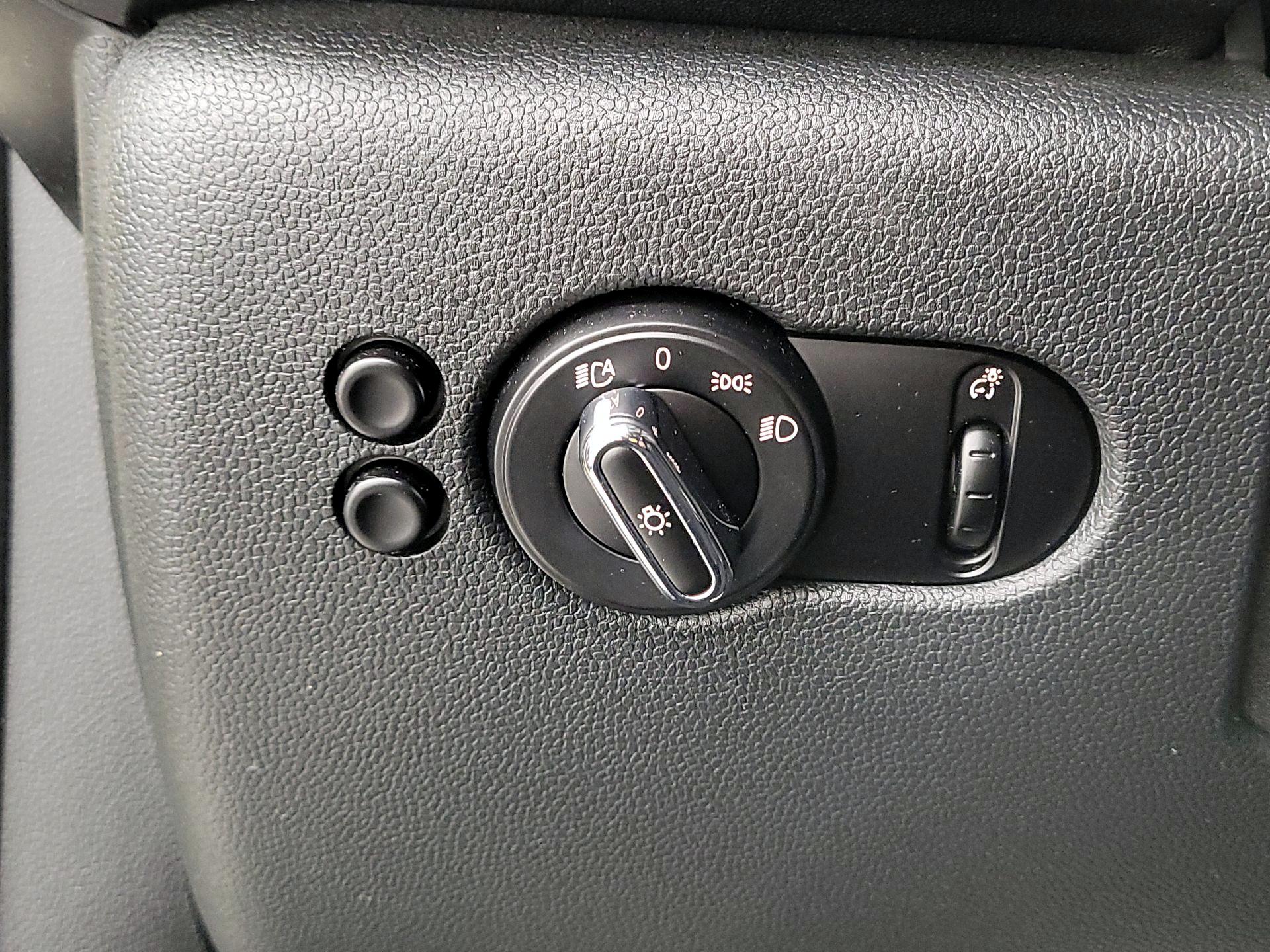 Thumbnail: 2017 MINI Cooper Hardtop - 13