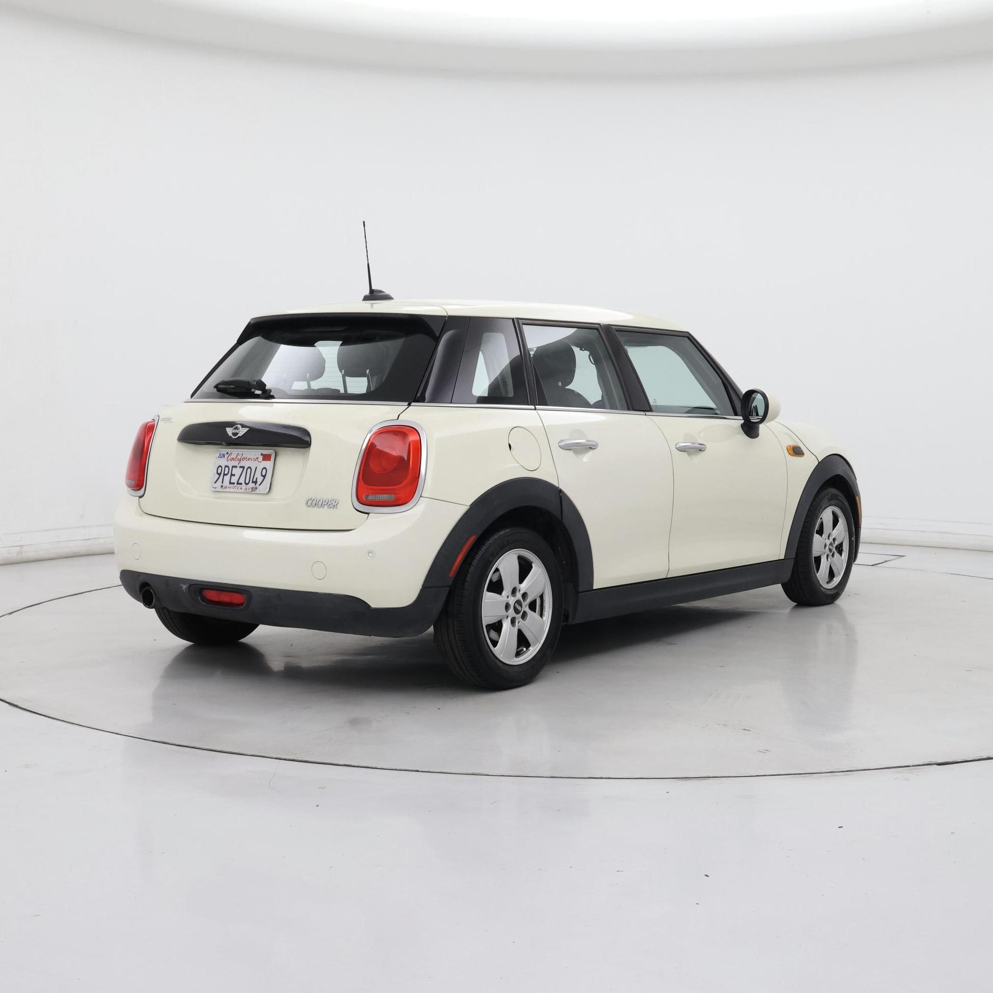 Thumbnail: 2017 MINI Cooper Hardtop - 8