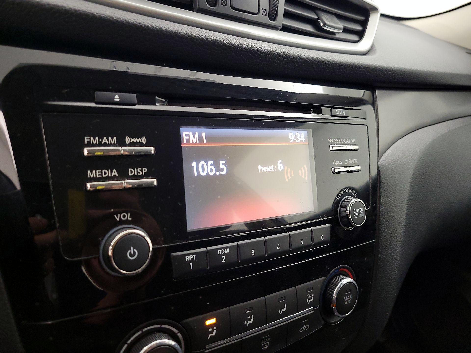 Thumbnail: 2016 Nissan Rogue - 15