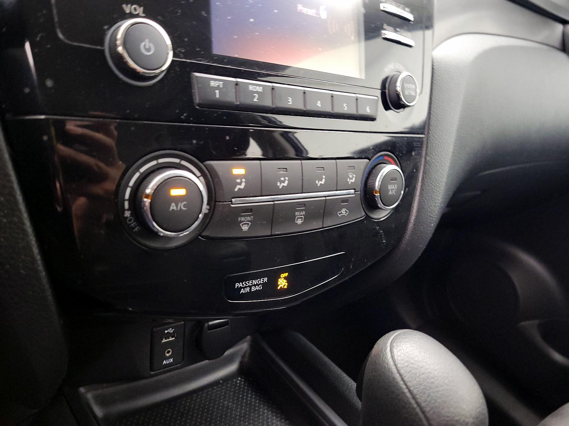 Thumbnail: 2016 Nissan Rogue - 16