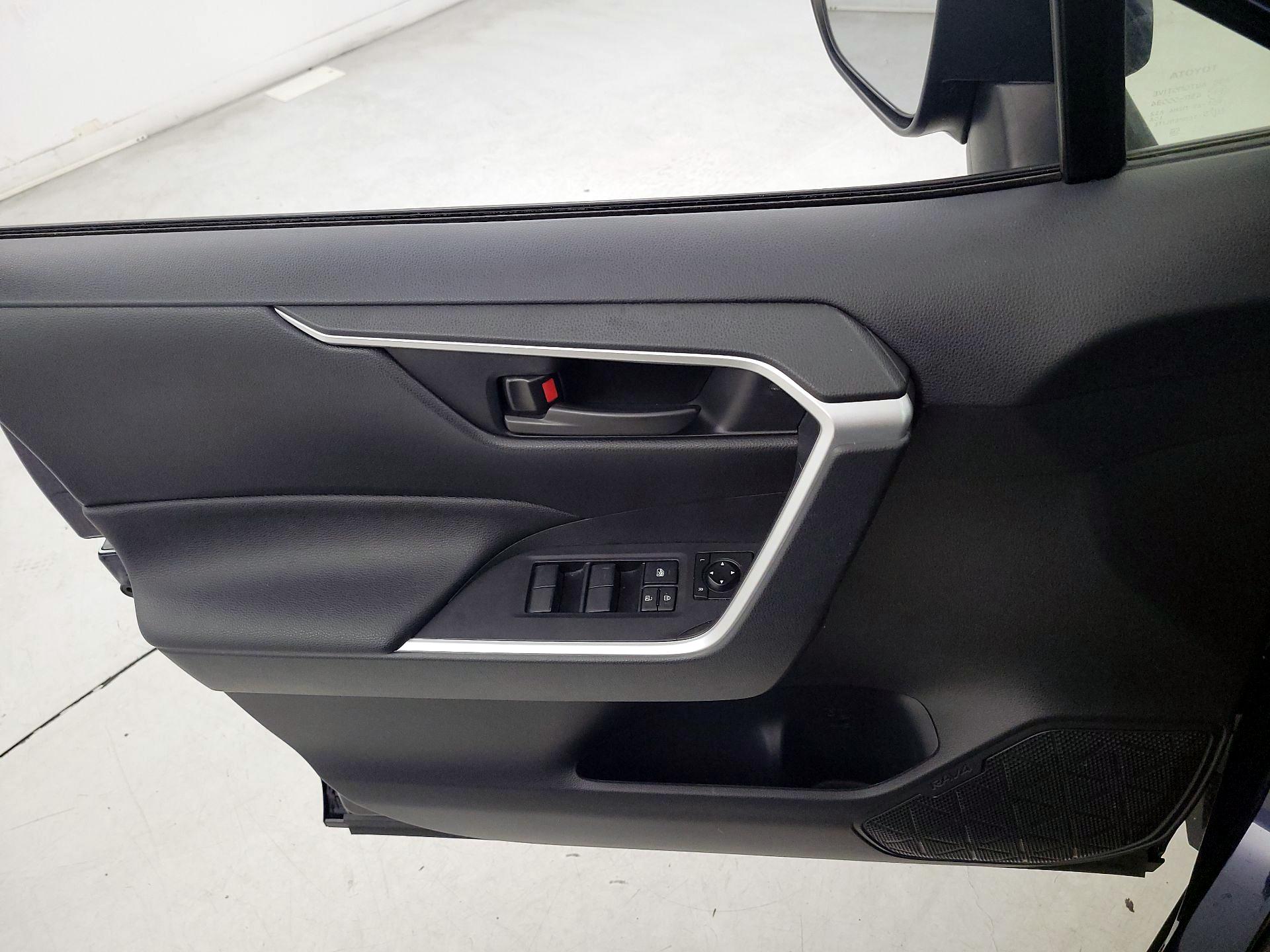 Thumbnail: 2021 Toyota RAV4 - 12