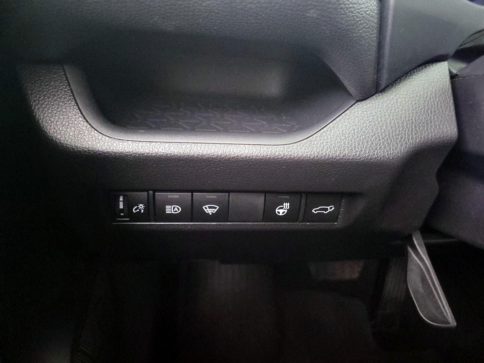 Thumbnail: 2021 Toyota RAV4 - 13