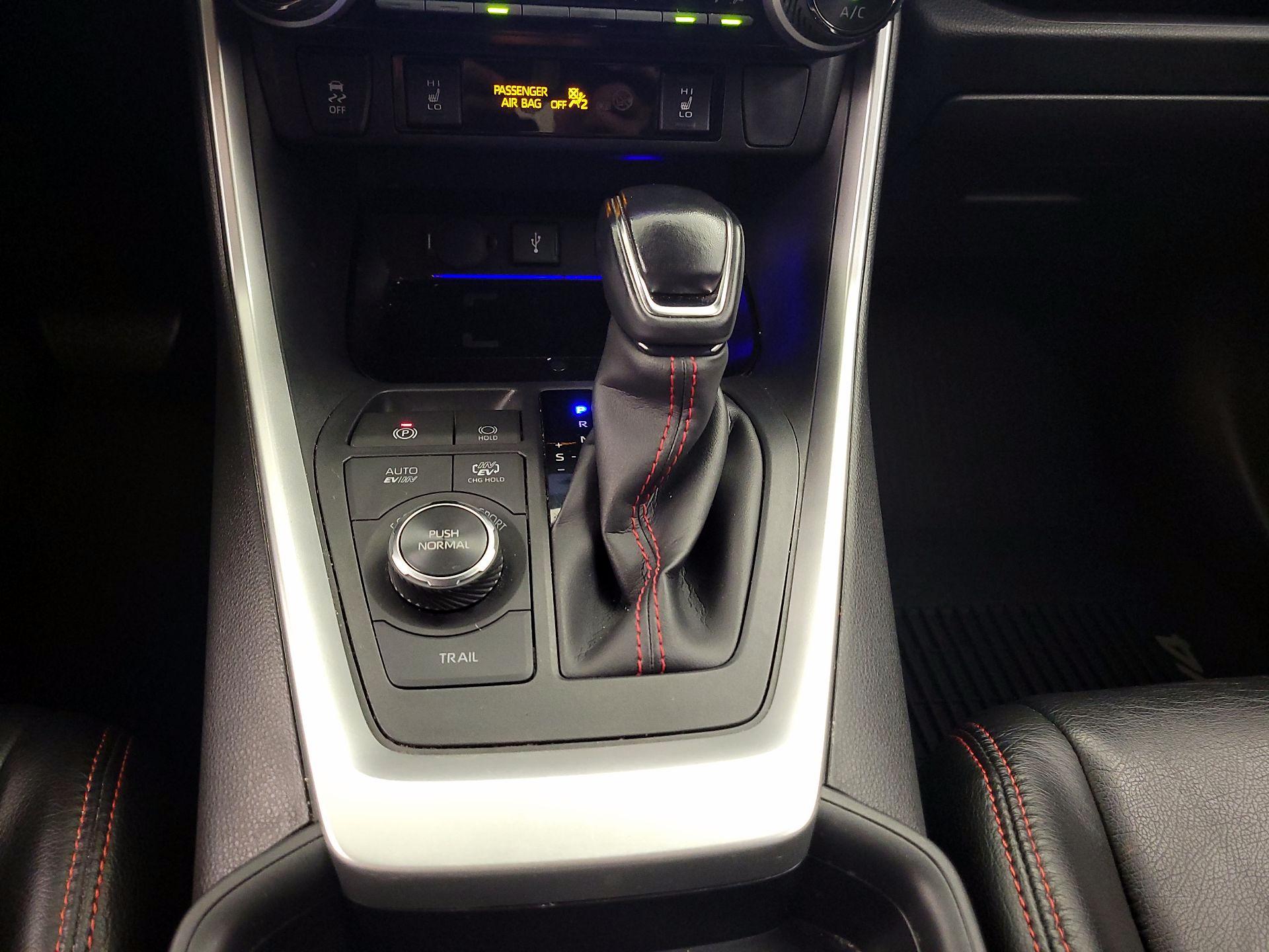 Thumbnail: 2021 Toyota RAV4 - 17