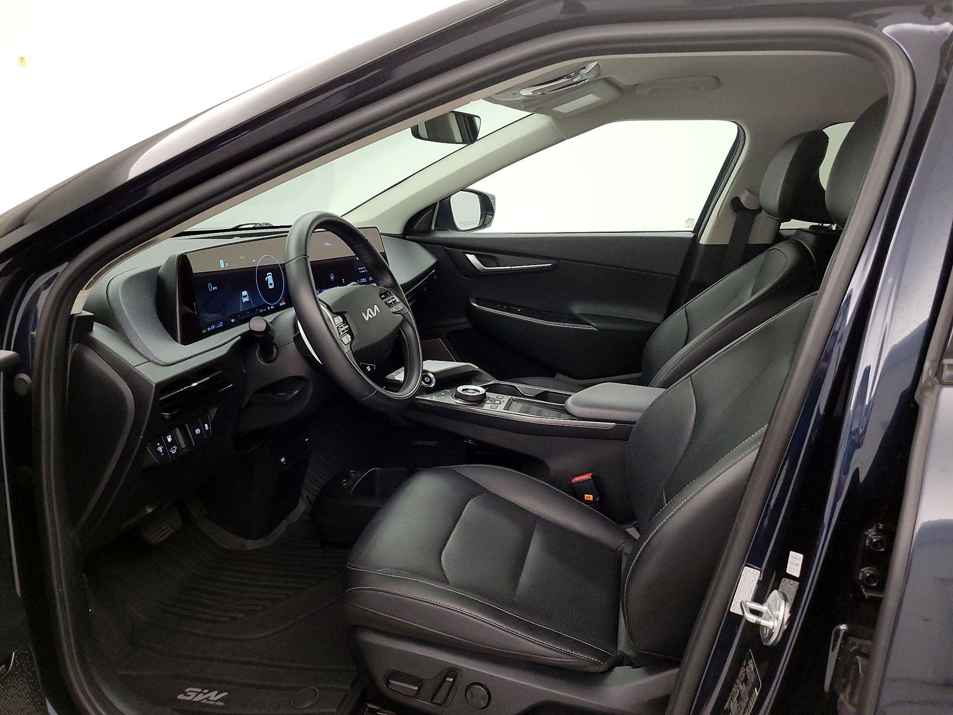 Thumbnail: 2022 Kia EV6 - 11