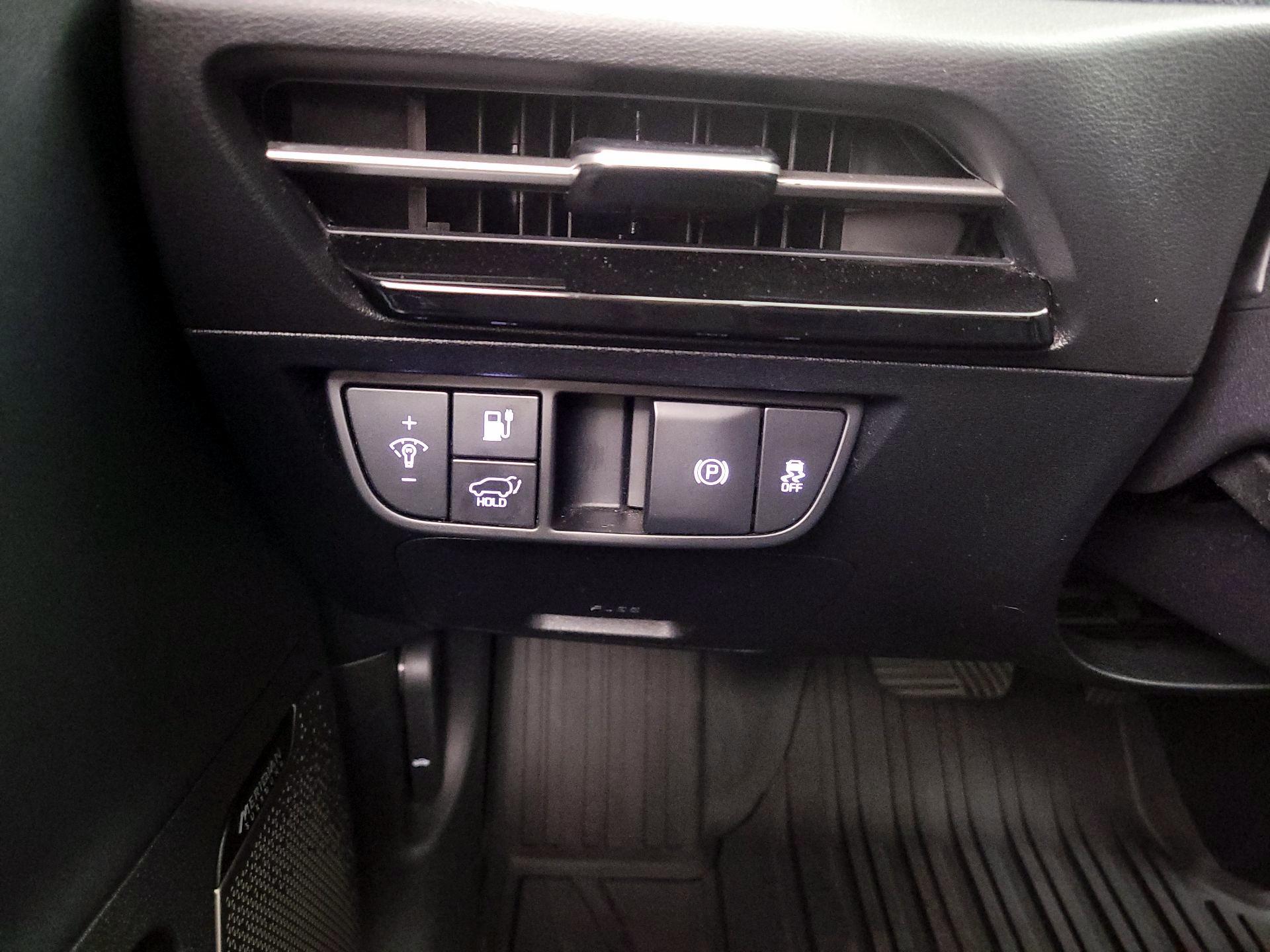 Thumbnail: 2022 Kia EV6 - 13