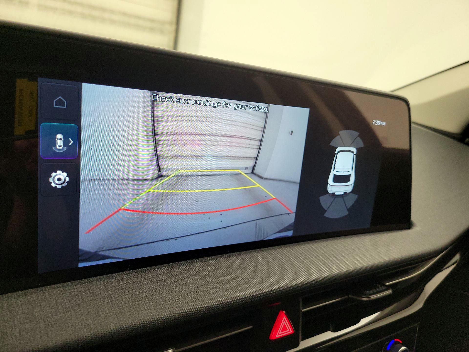 Thumbnail: 2022 Kia EV6 - 15