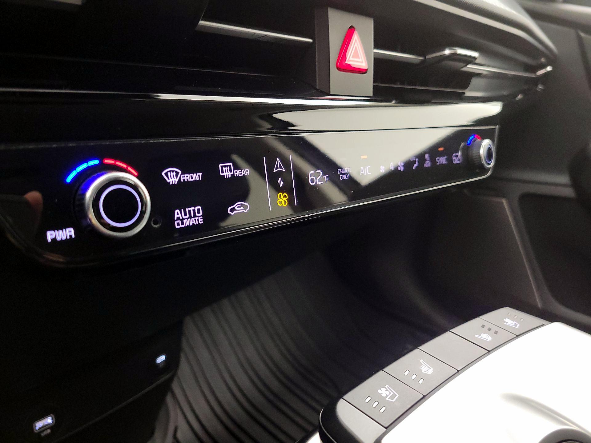 Thumbnail: 2022 Kia EV6 - 17