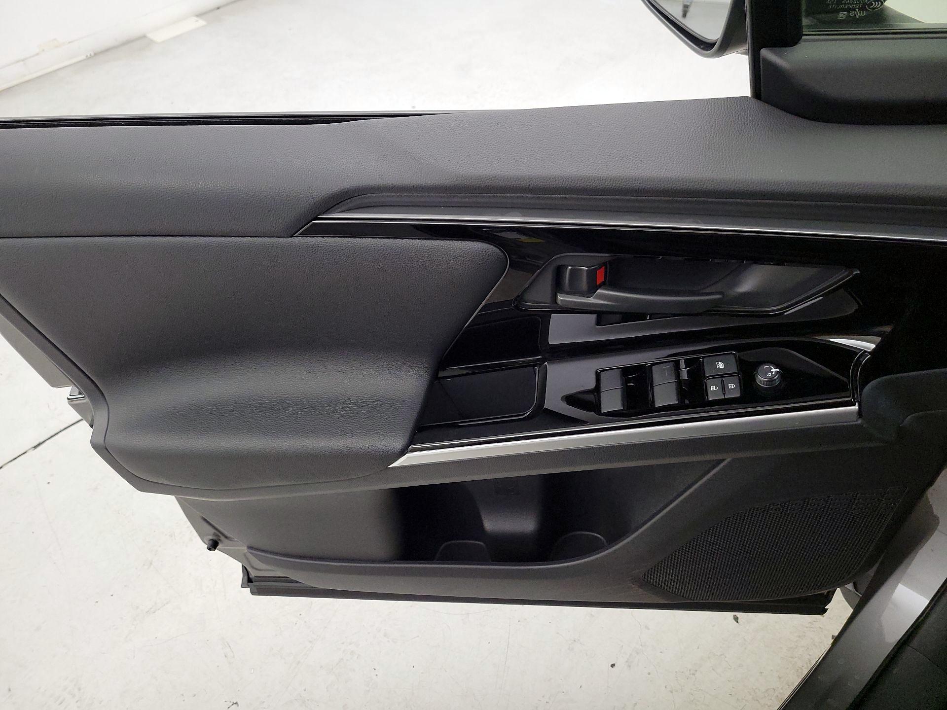 Thumbnail: 2025 Toyota bZ4X - 12