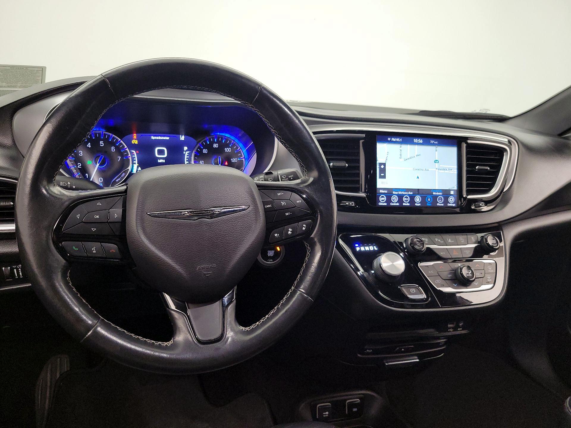 Thumbnail: 2019 Chrysler Pacifica - 9