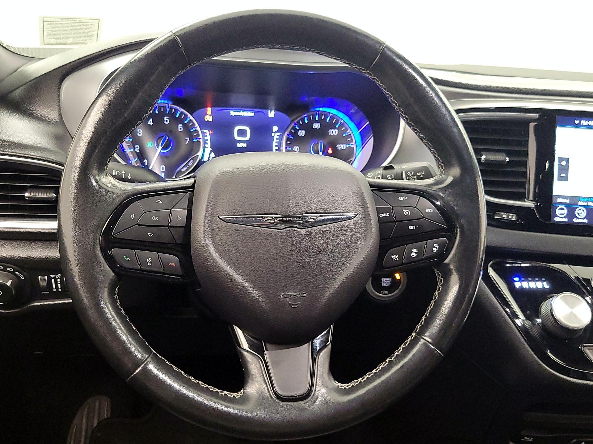 Thumbnail: 2019 Chrysler Pacifica - 10