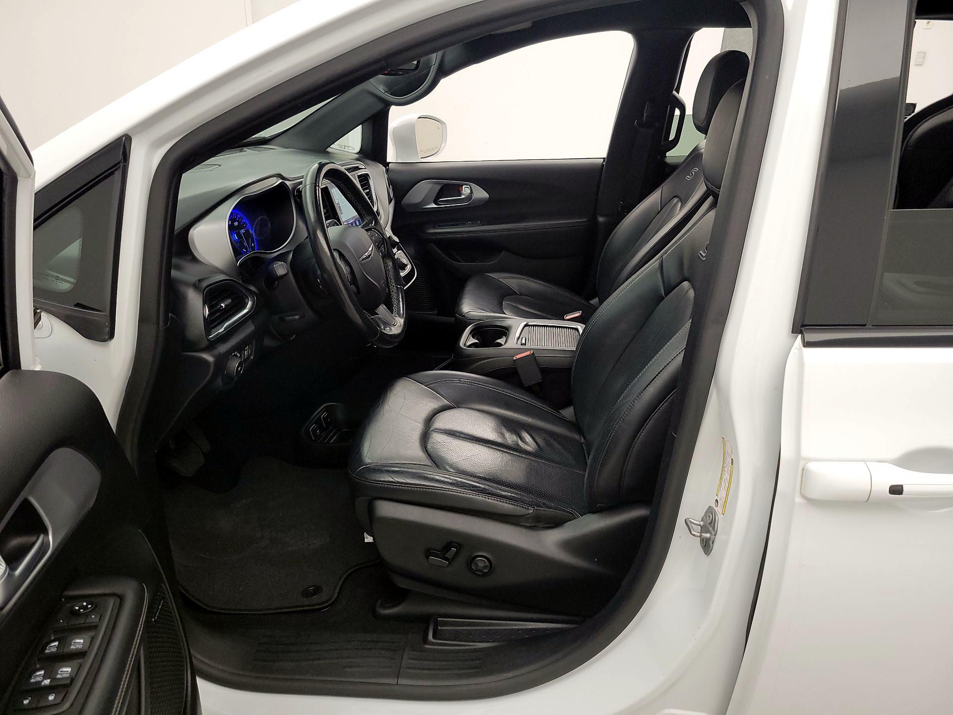 Thumbnail: 2019 Chrysler Pacifica - 11