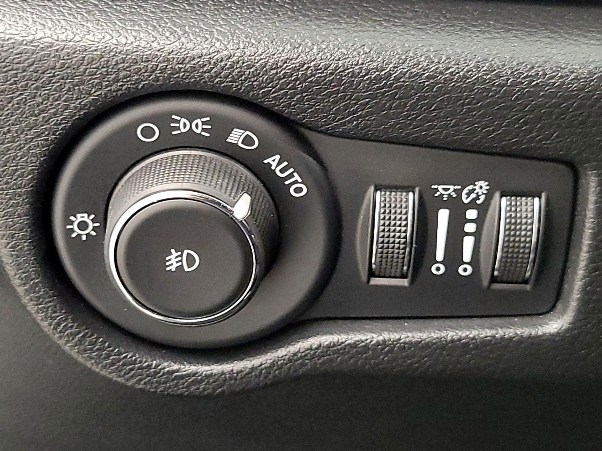 Thumbnail: 2019 Chrysler Pacifica - 13