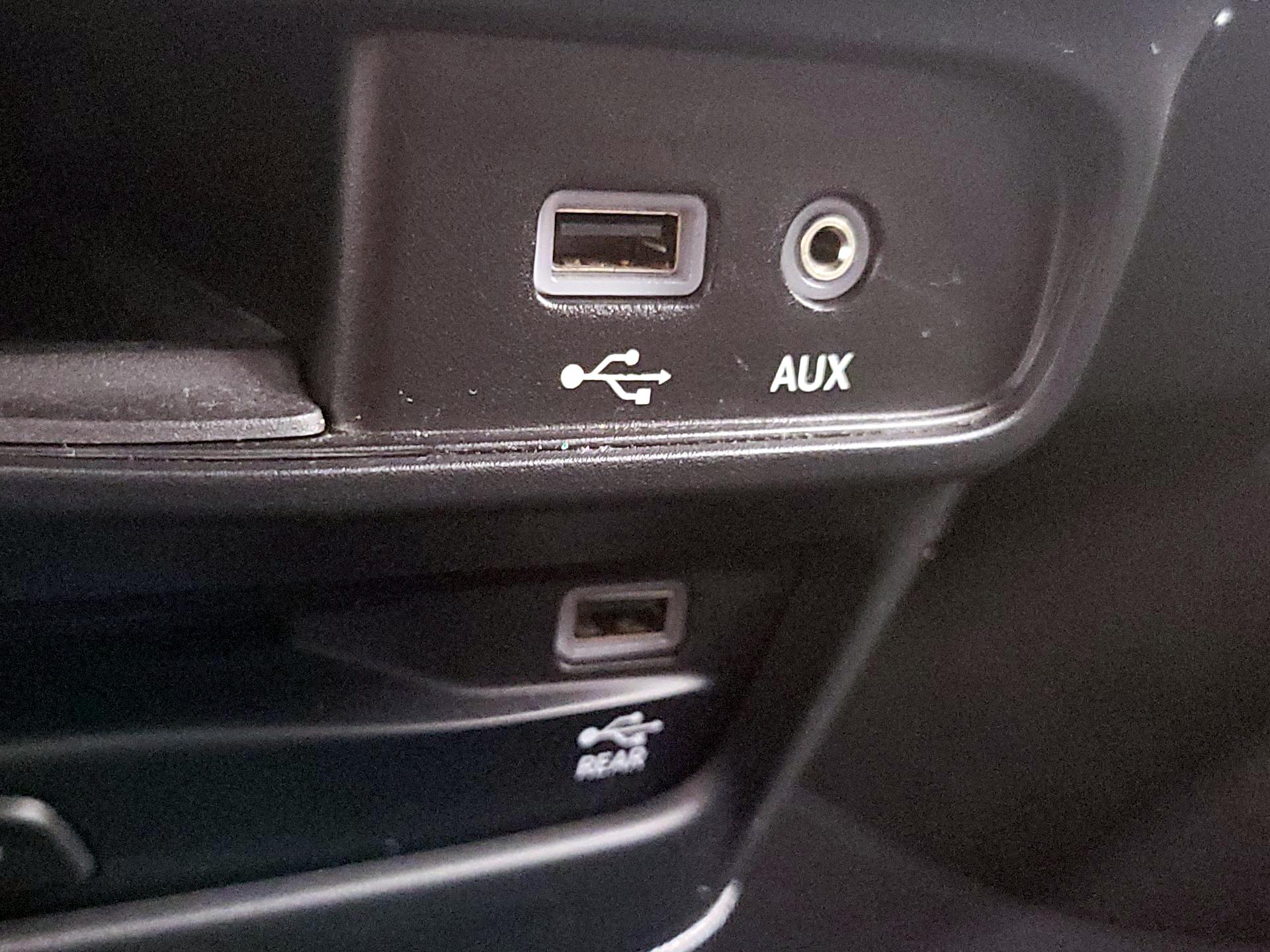 Thumbnail: 2019 Chrysler Pacifica - 19