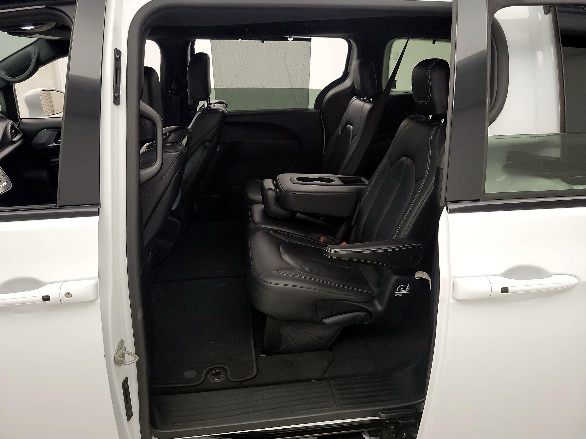 Thumbnail: 2019 Chrysler Pacifica - 20