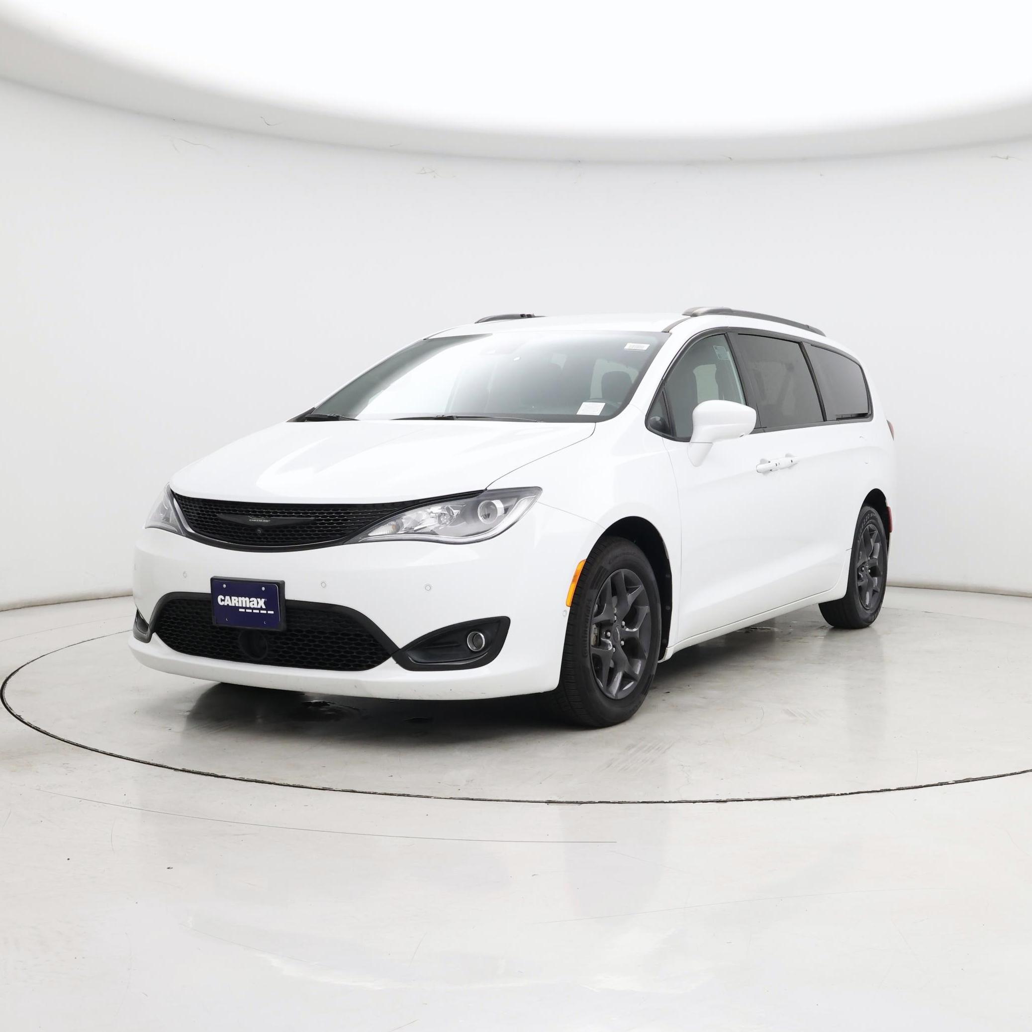 Thumbnail: 2019 Chrysler Pacifica - 4