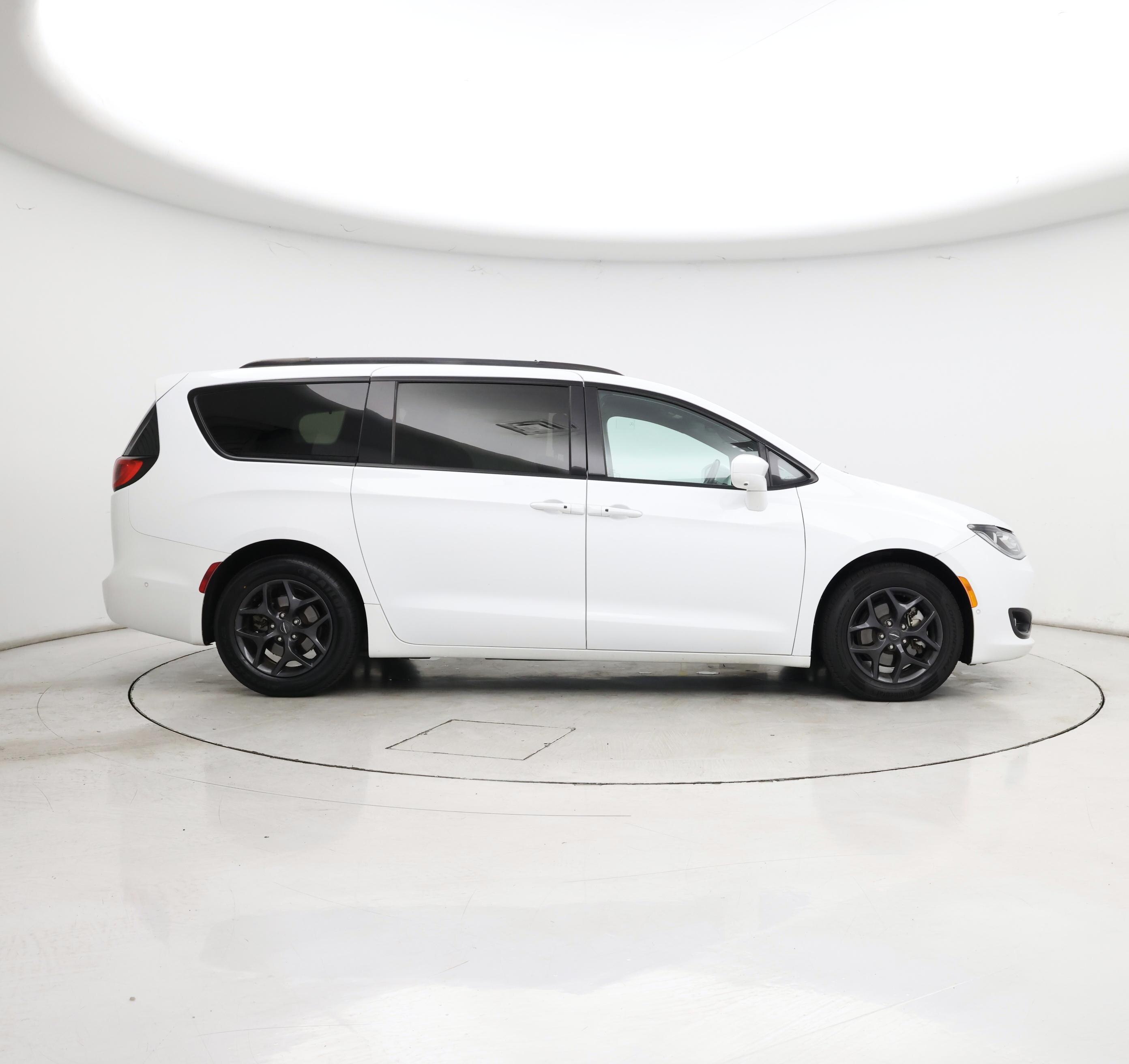 Thumbnail: 2019 Chrysler Pacifica - 7