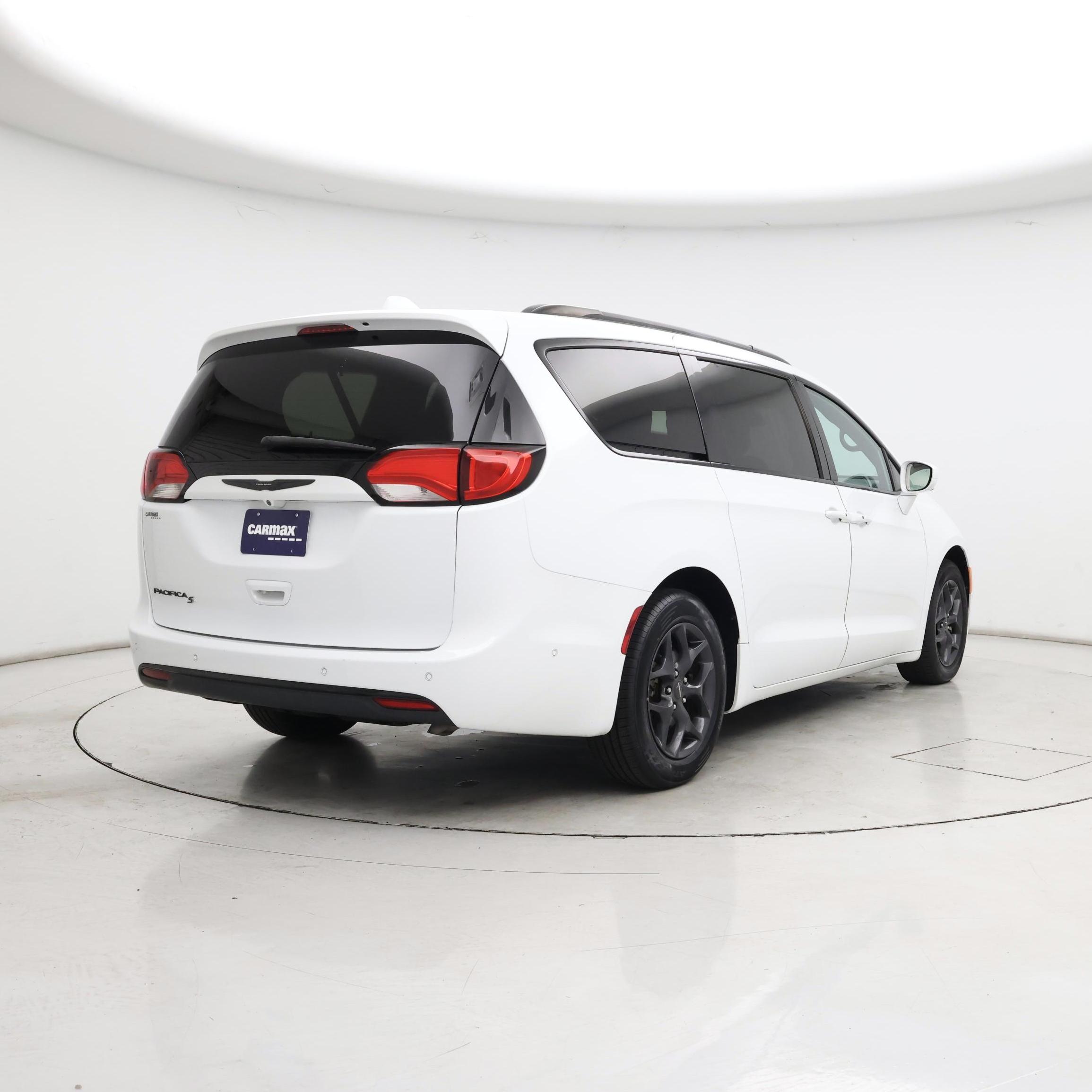 Thumbnail: 2019 Chrysler Pacifica - 8