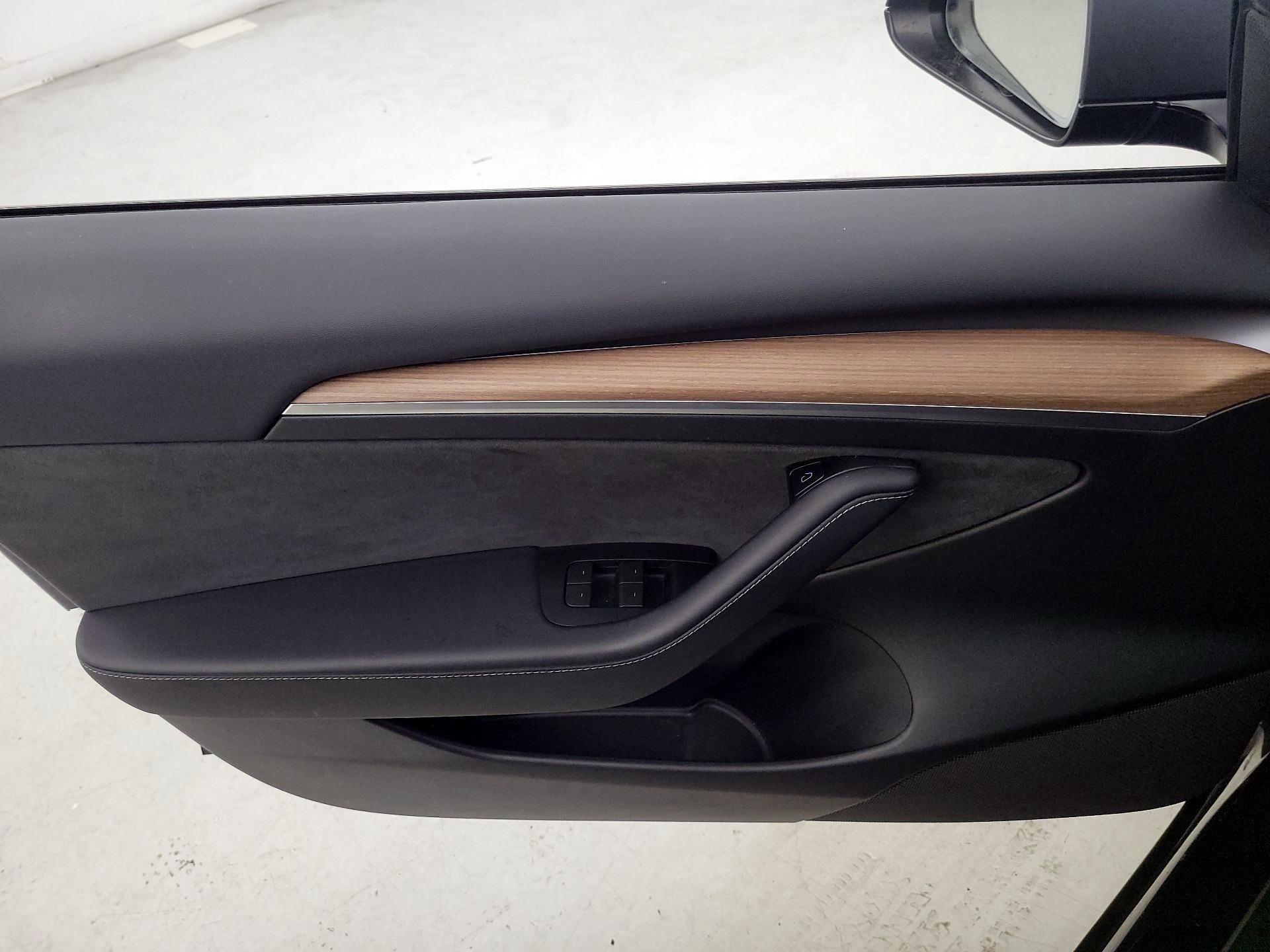 Thumbnail: 2023 Tesla Model 3 - 12