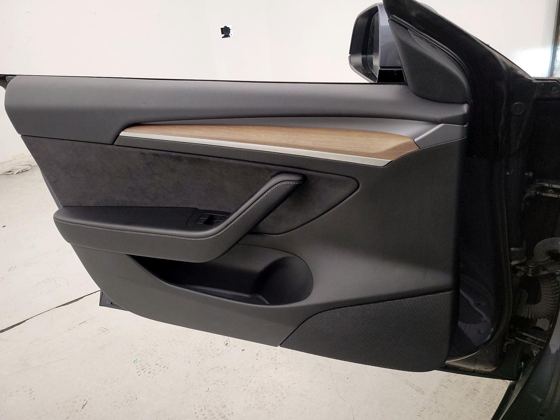 Thumbnail: 2021 Tesla Model 3 - 12