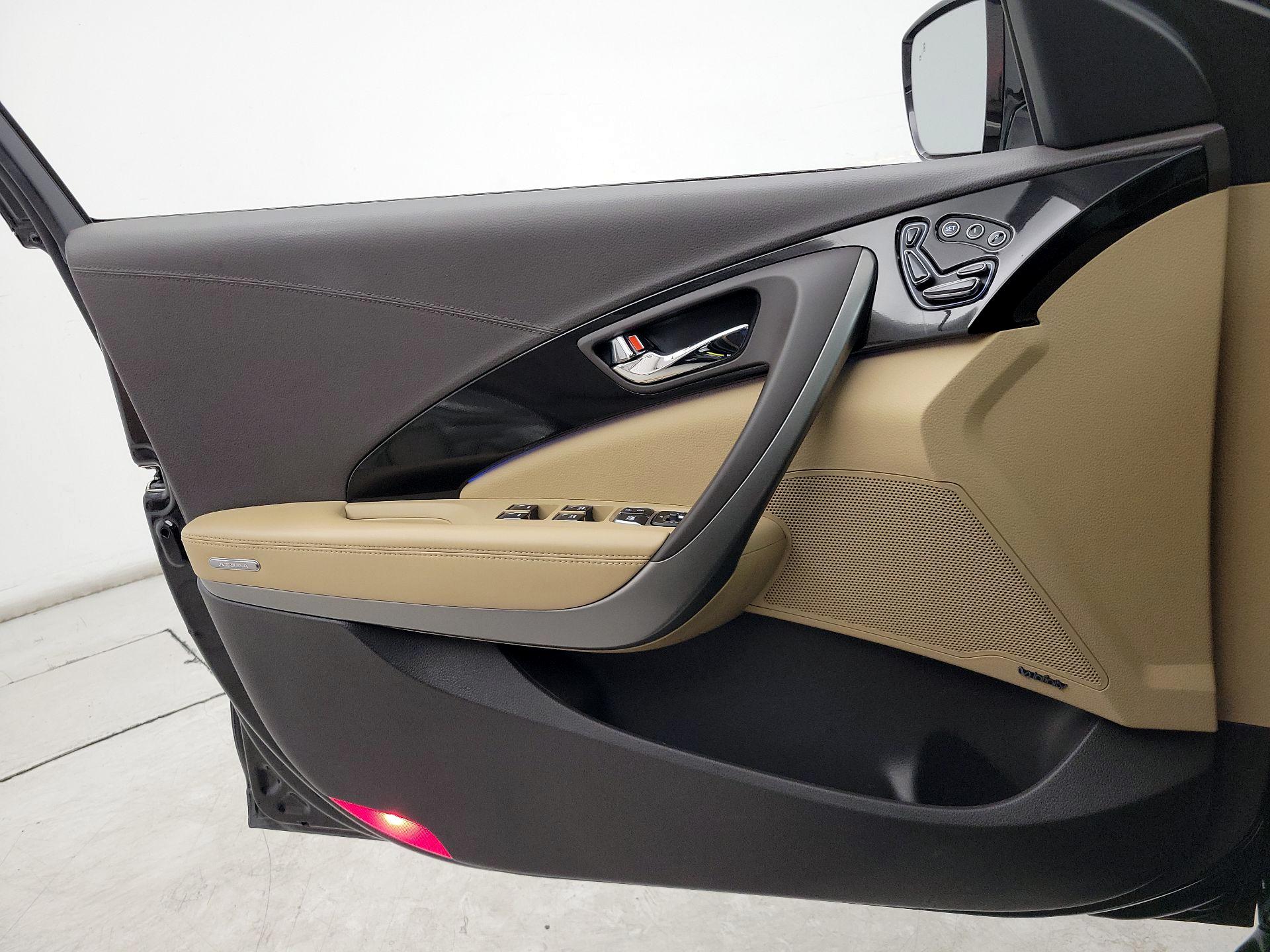 Thumbnail: 2017 Hyundai Azera - 12