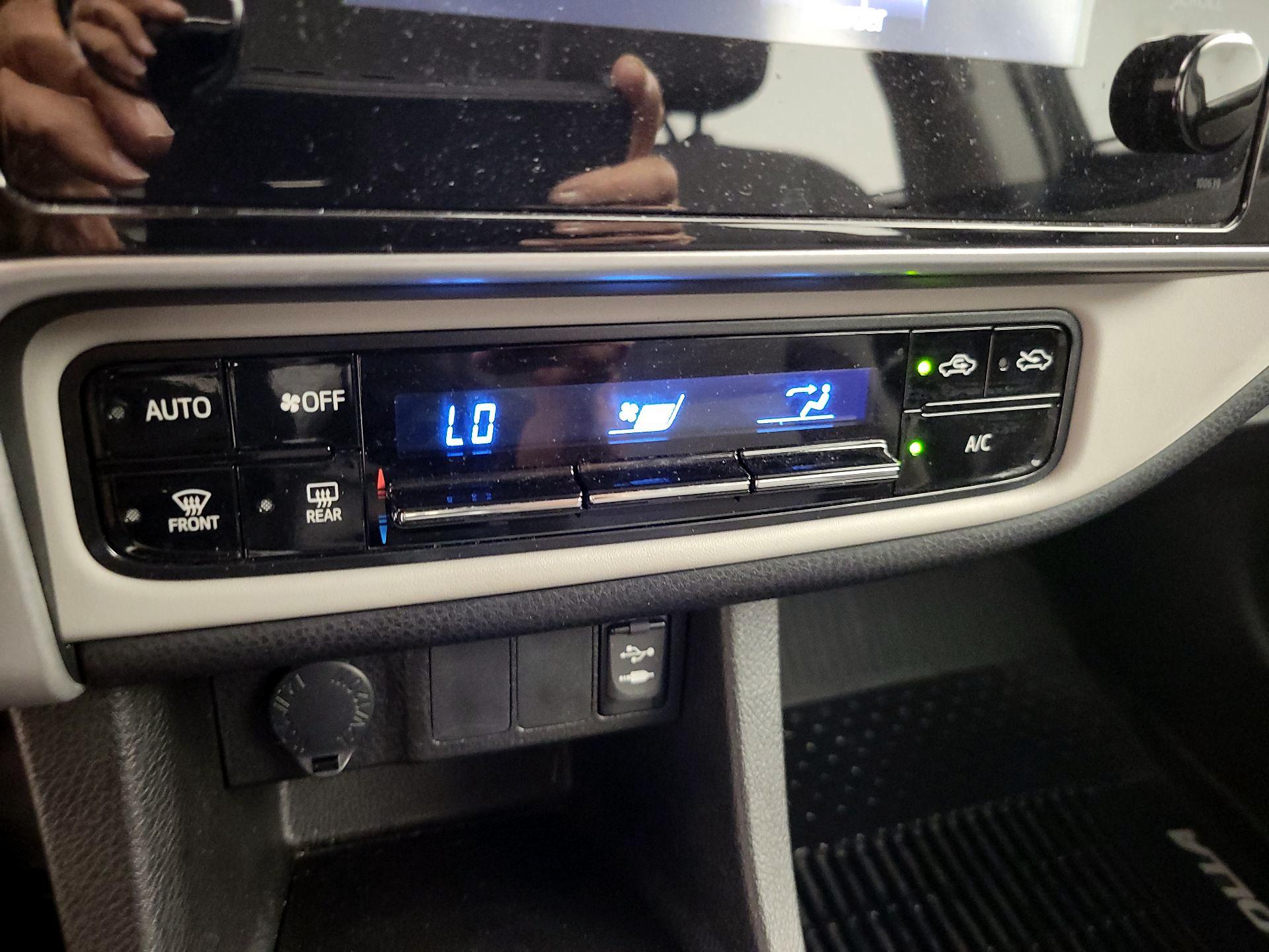 Thumbnail: 2018 Toyota Corolla - 16