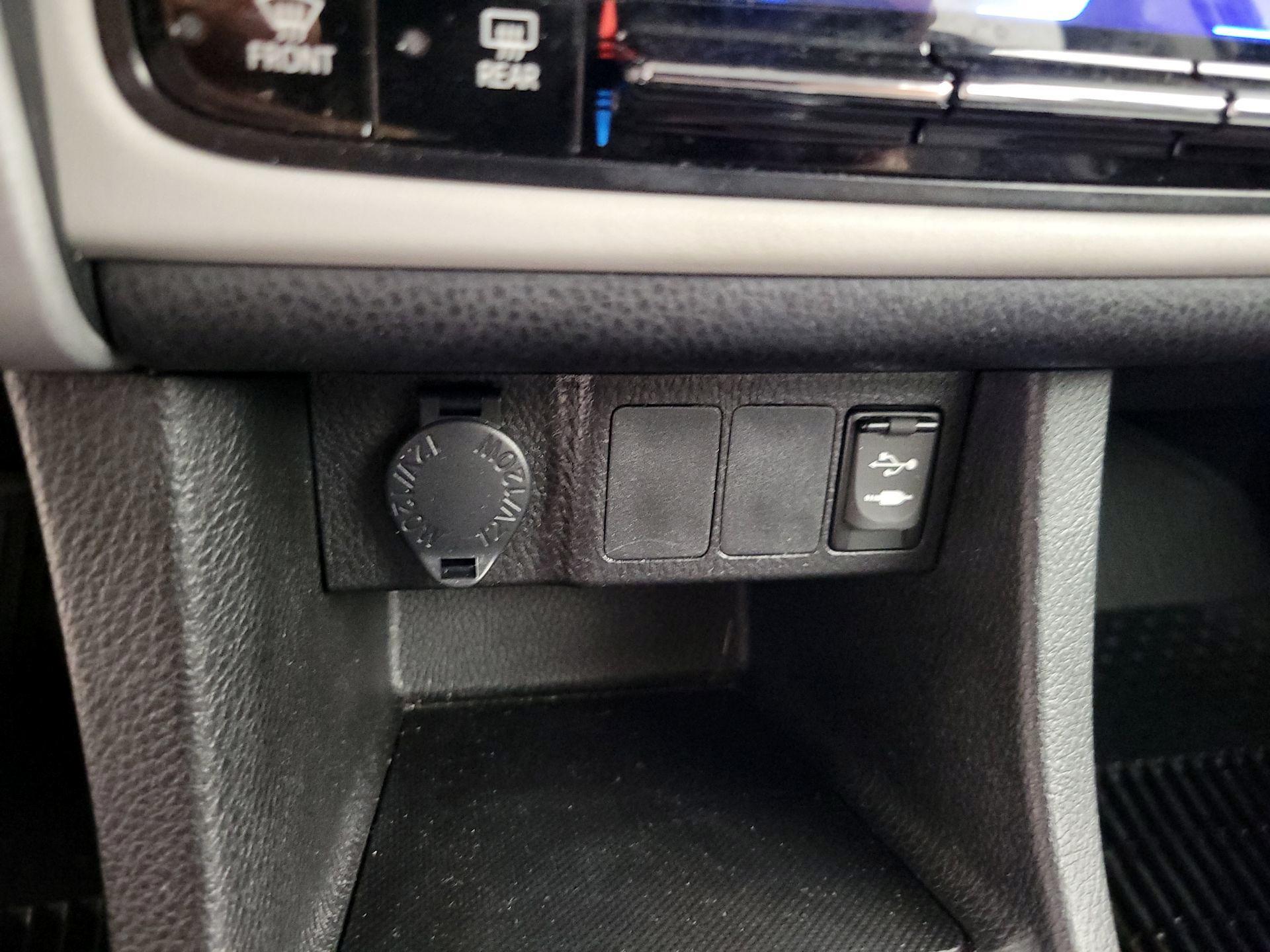 Thumbnail: 2018 Toyota Corolla - 18