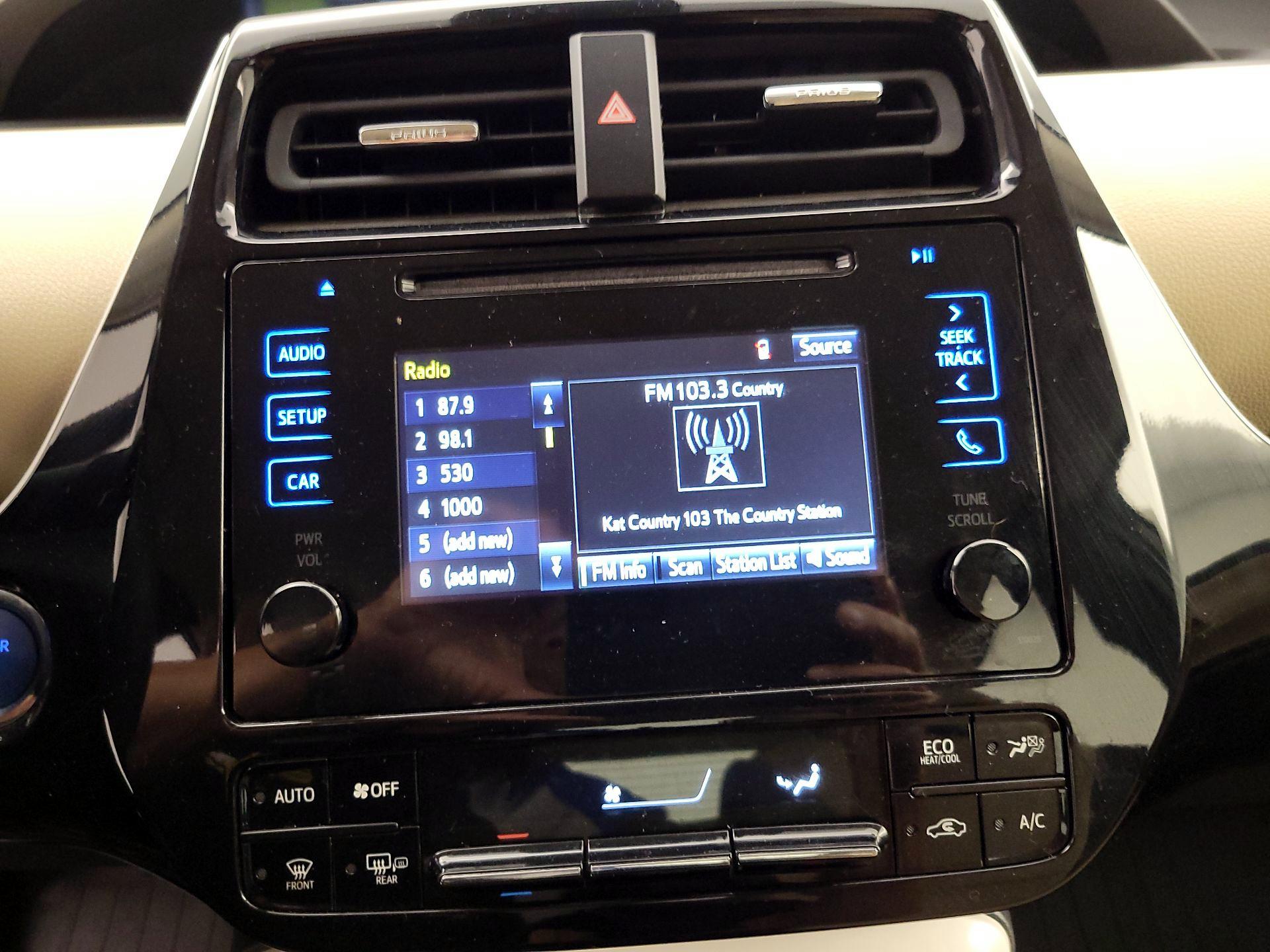 Thumbnail: 2018 Toyota Prius - 15