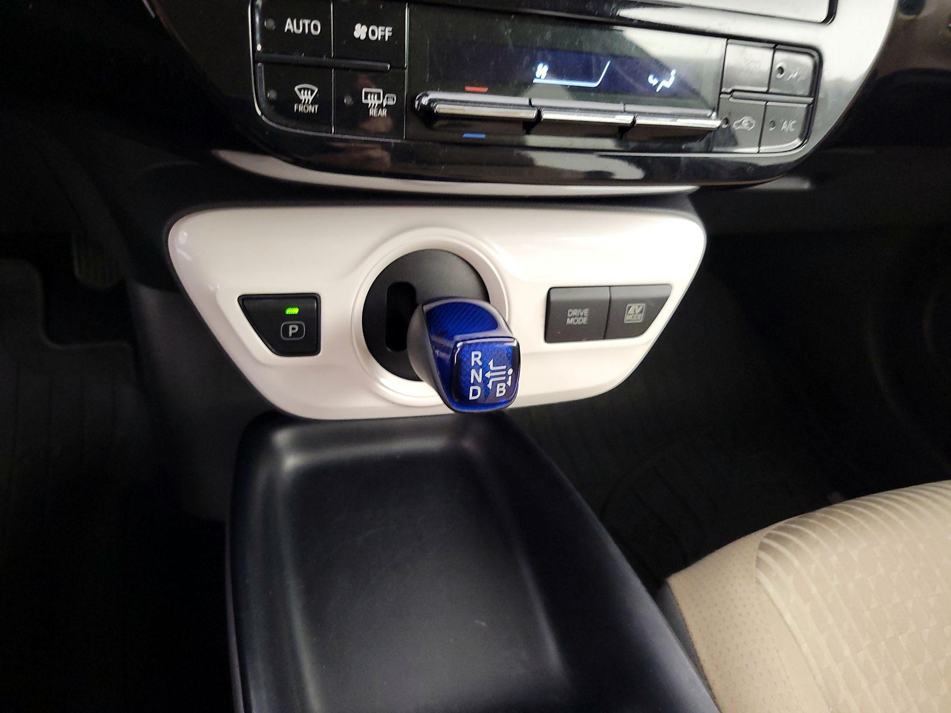 Thumbnail: 2018 Toyota Prius - 17