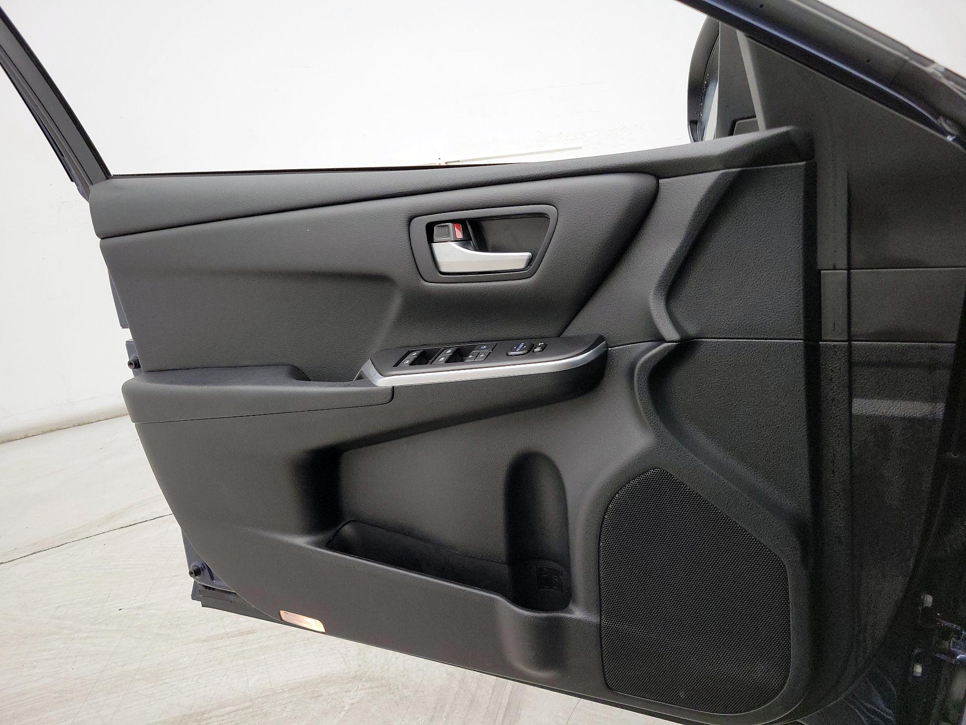 Thumbnail: 2015 Toyota Camry - 12