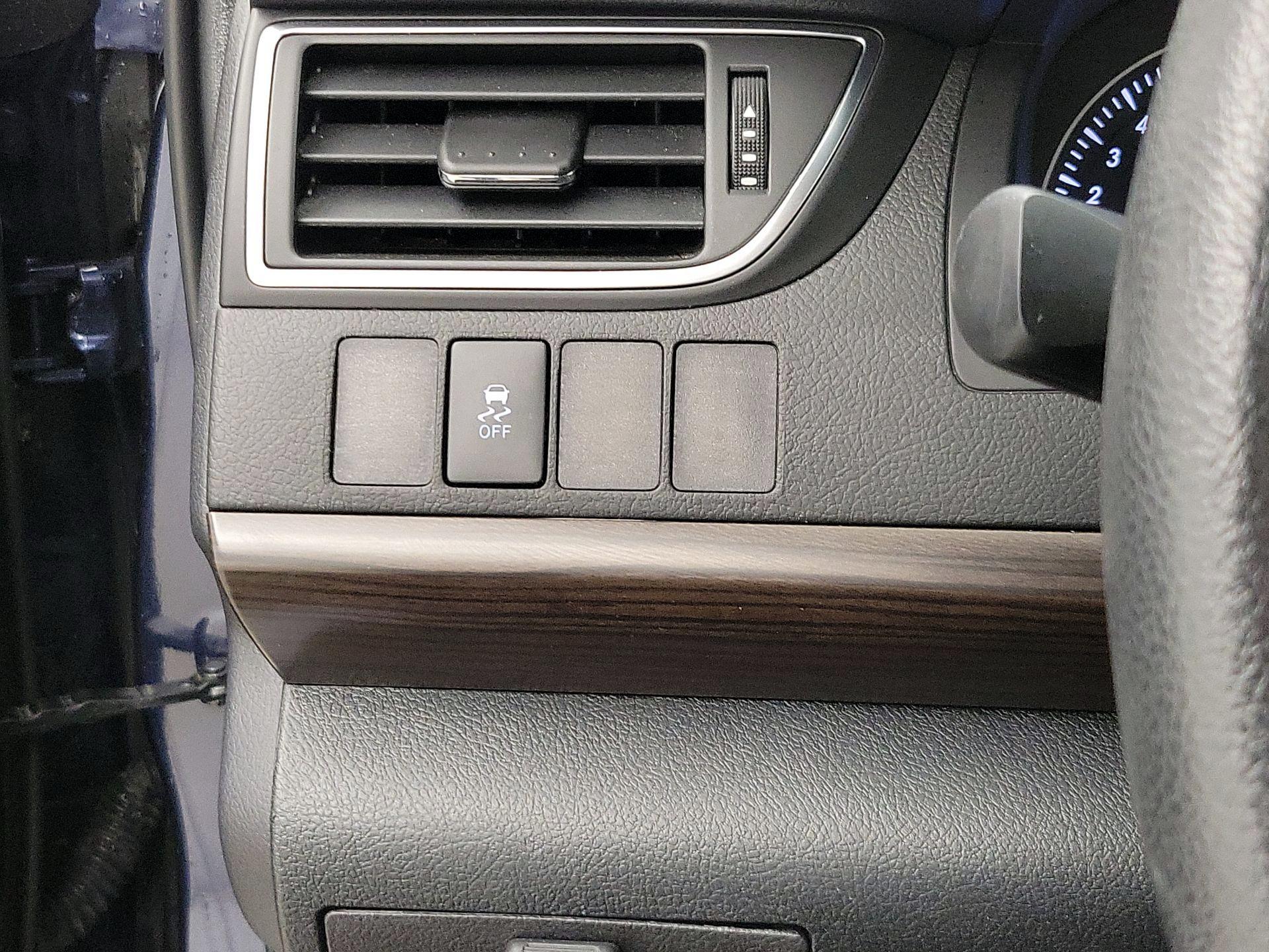 Thumbnail: 2015 Toyota Camry - 13