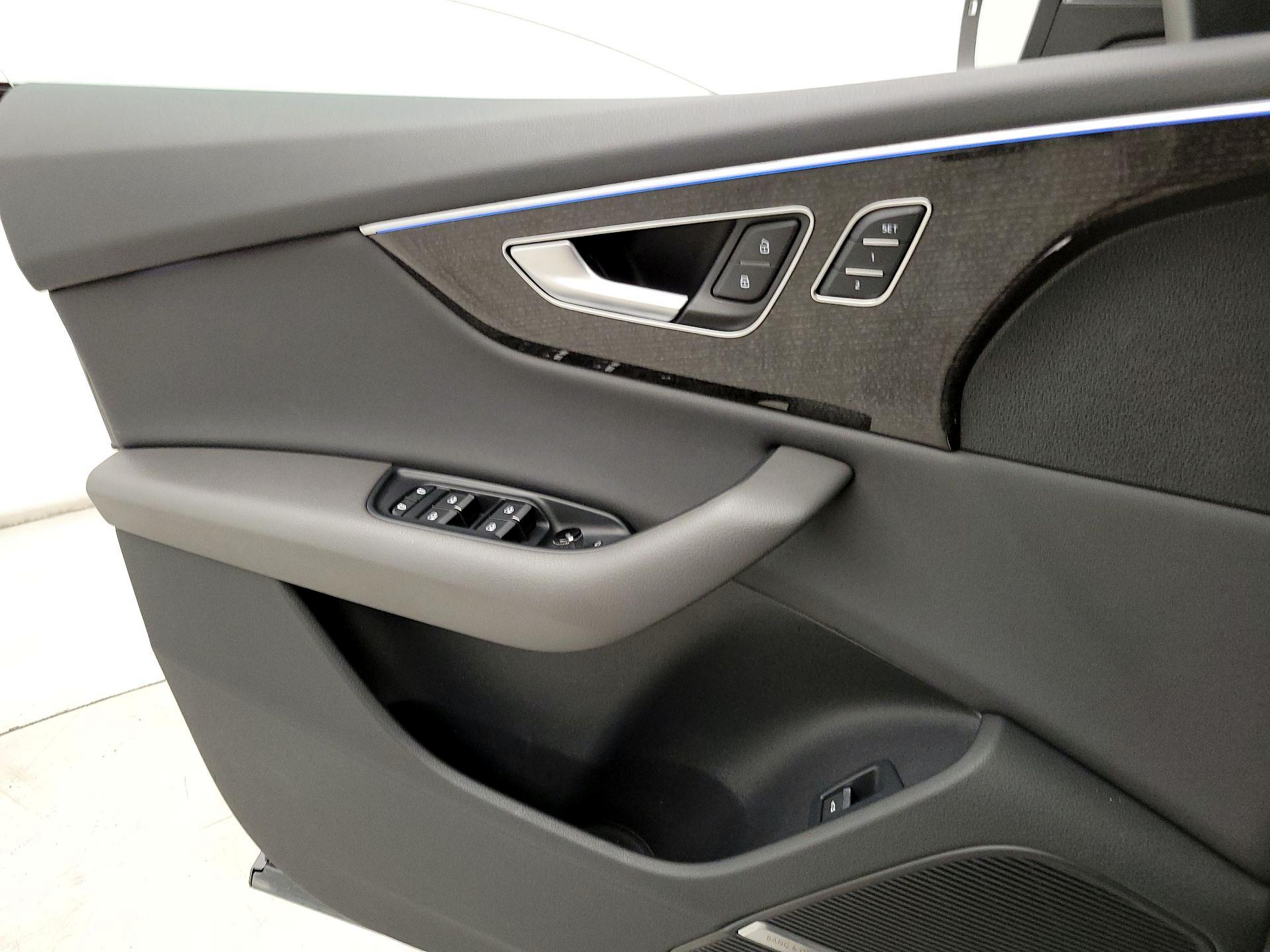 Thumbnail: 2019 Audi Q8 - 12