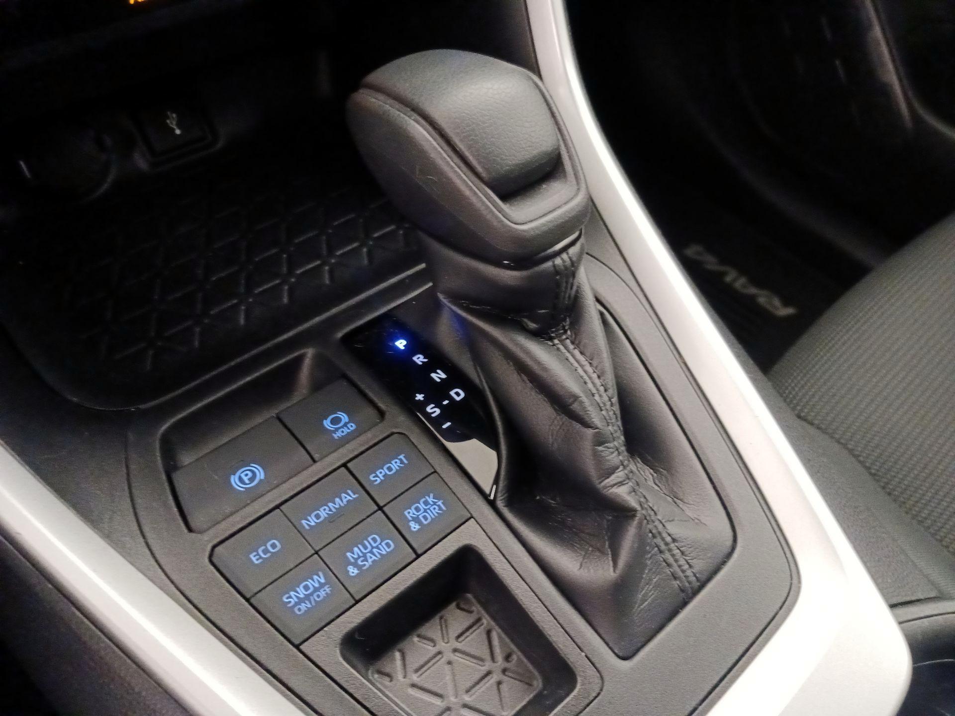 Thumbnail: 2020 Toyota RAV4 - 17