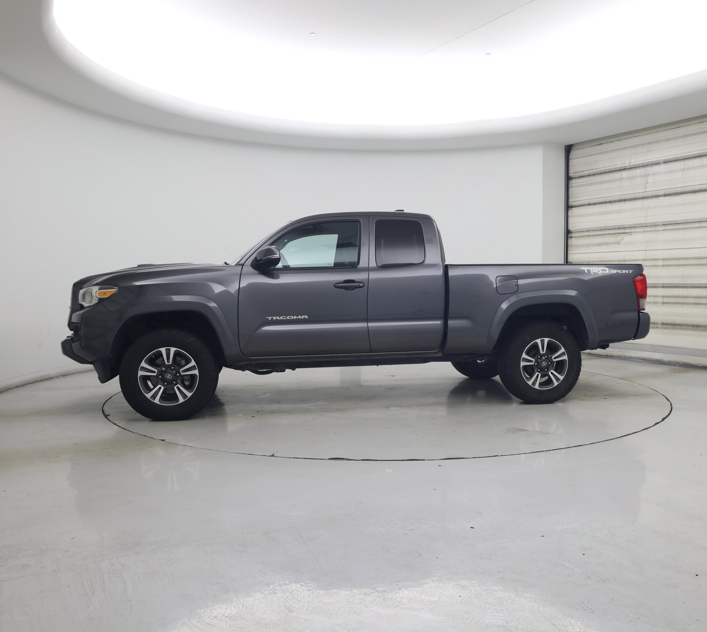 Thumbnail: 2017 Toyota Tacoma - 3