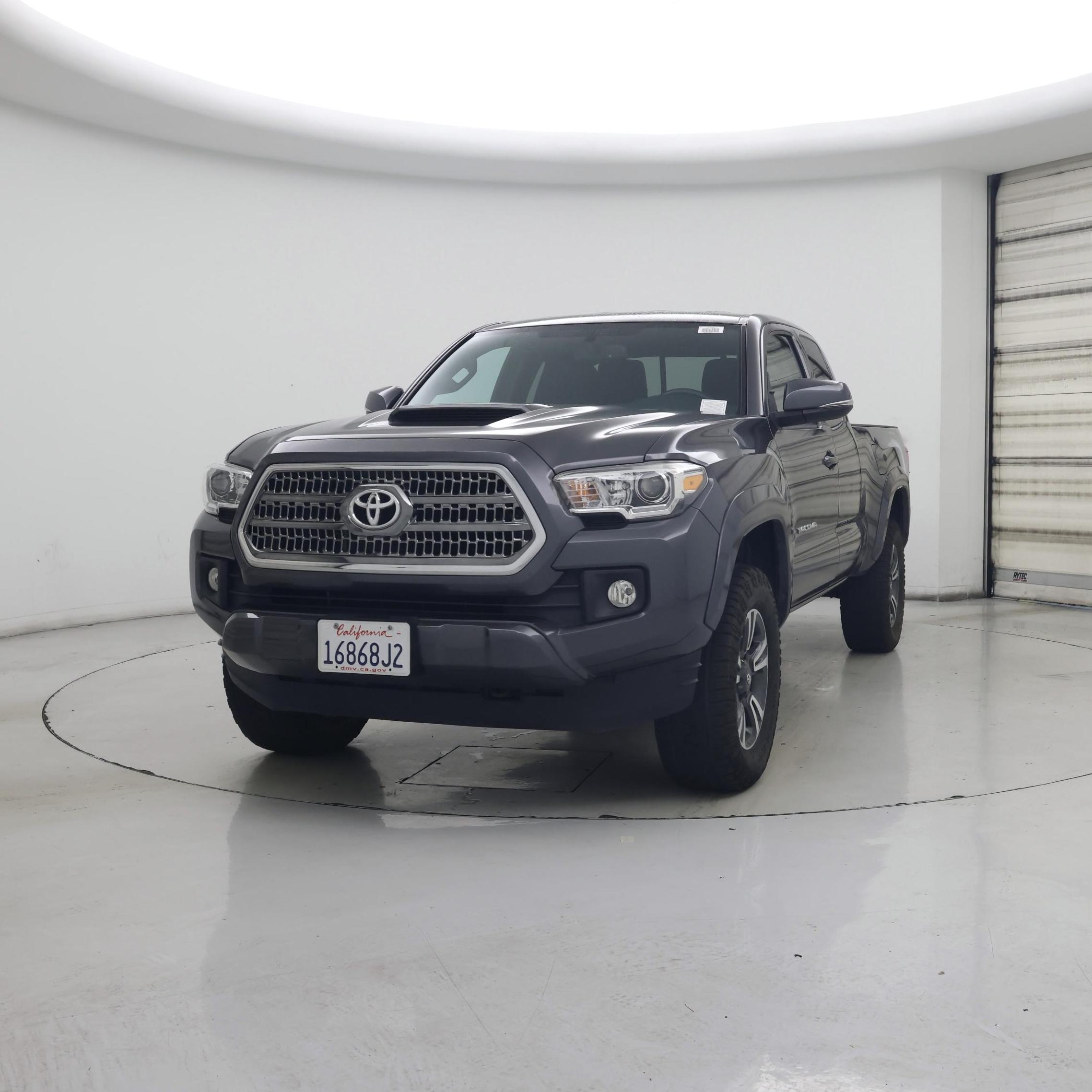Thumbnail: 2017 Toyota Tacoma - 4