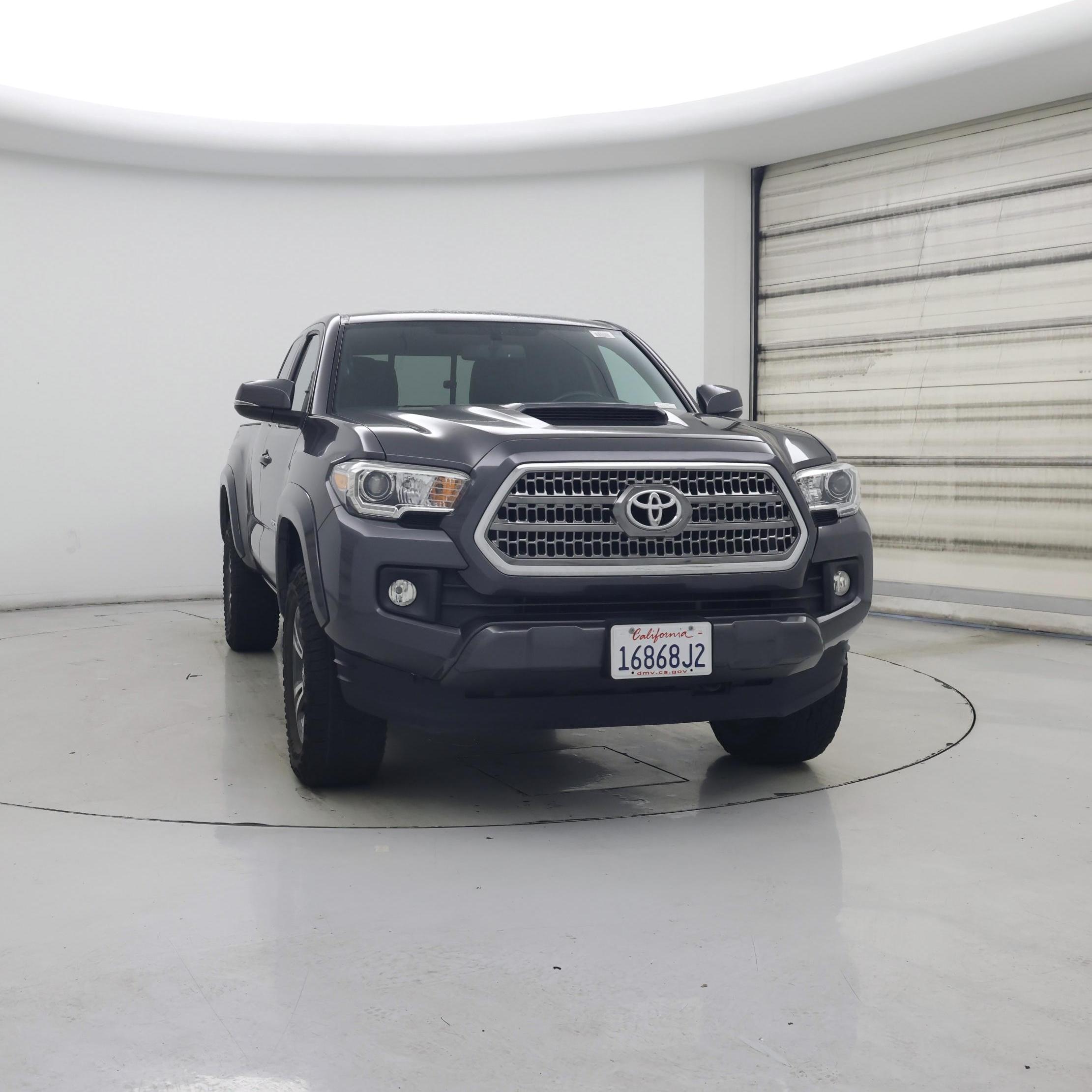 Thumbnail: 2017 Toyota Tacoma - 5