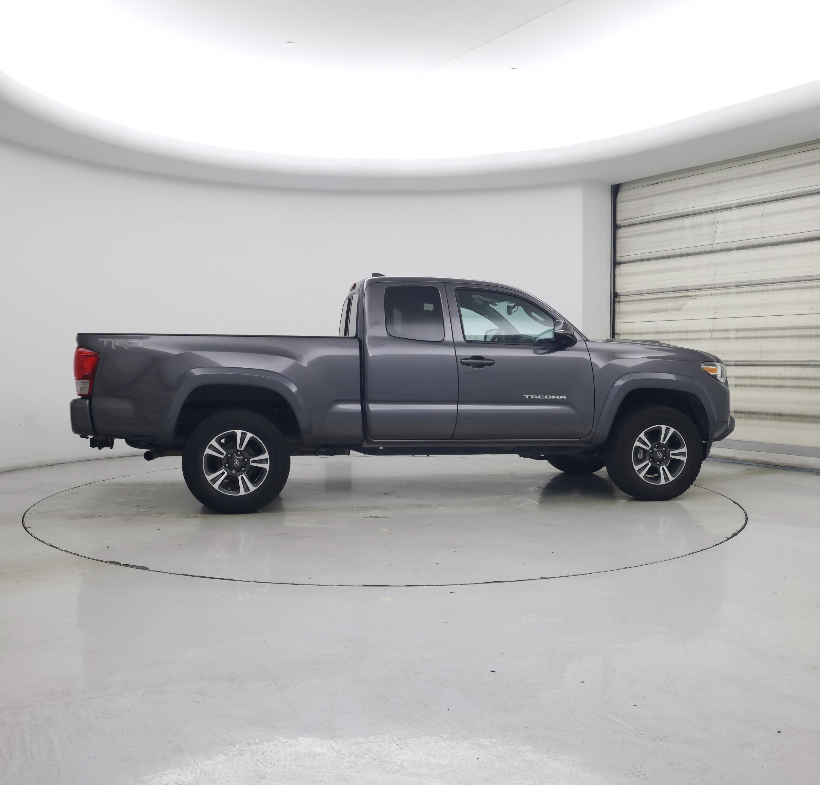 Thumbnail: 2017 Toyota Tacoma - 7