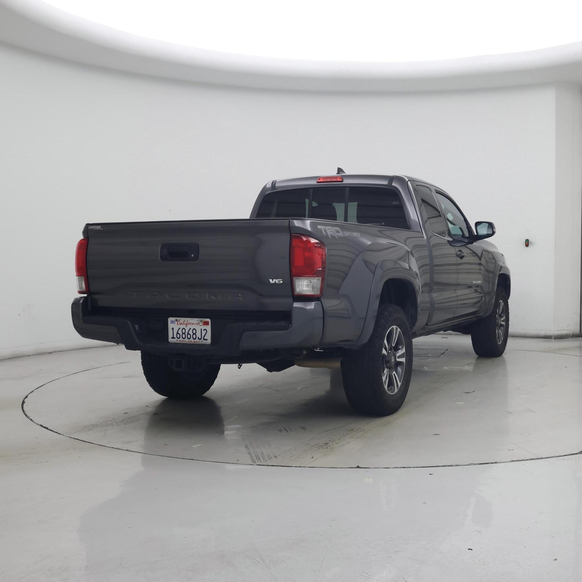 Thumbnail: 2017 Toyota Tacoma - 8