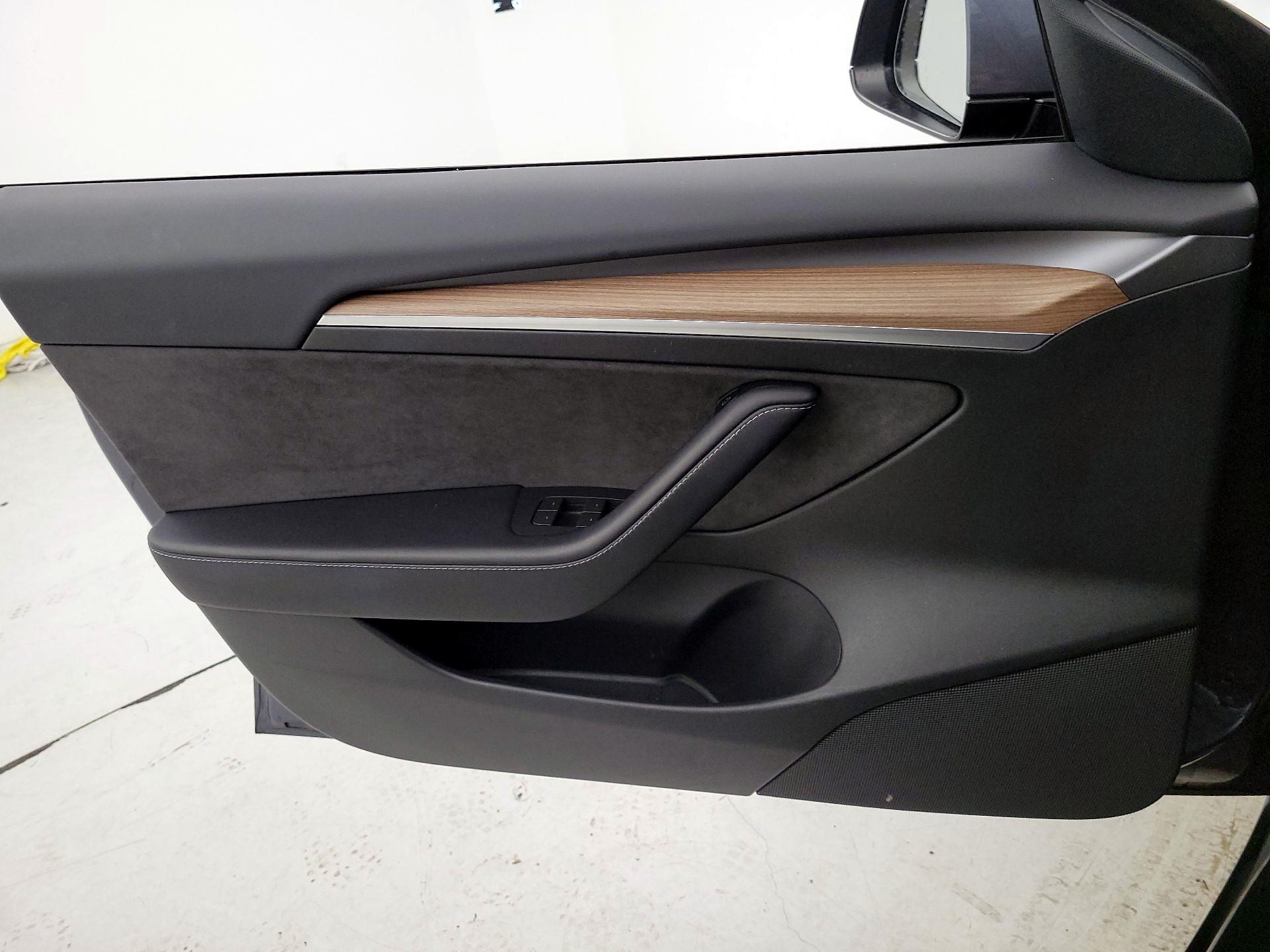 Thumbnail: 2023 Tesla Model 3 - 12