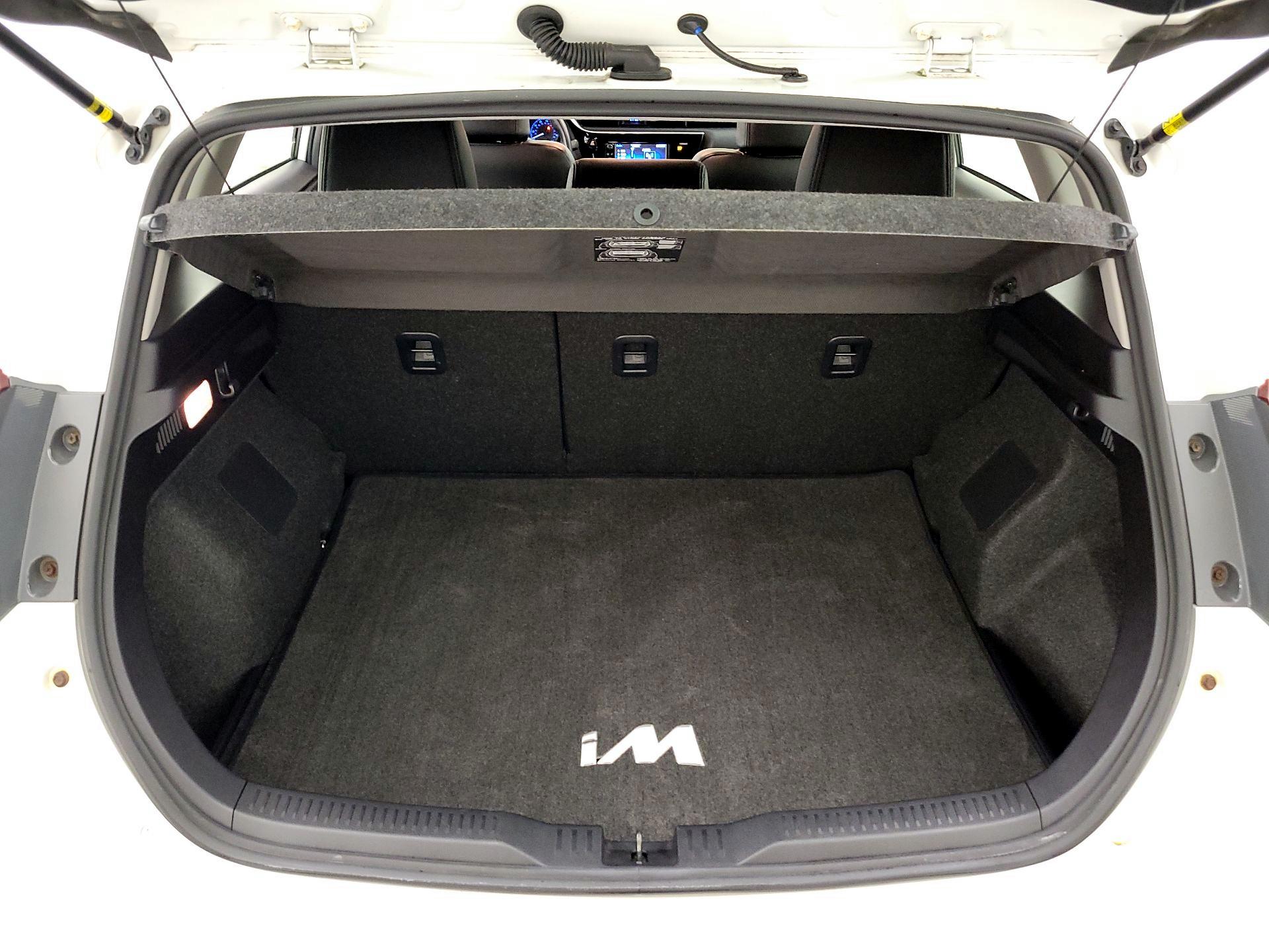 Thumbnail: 2018 Toyota Corolla iM - 18