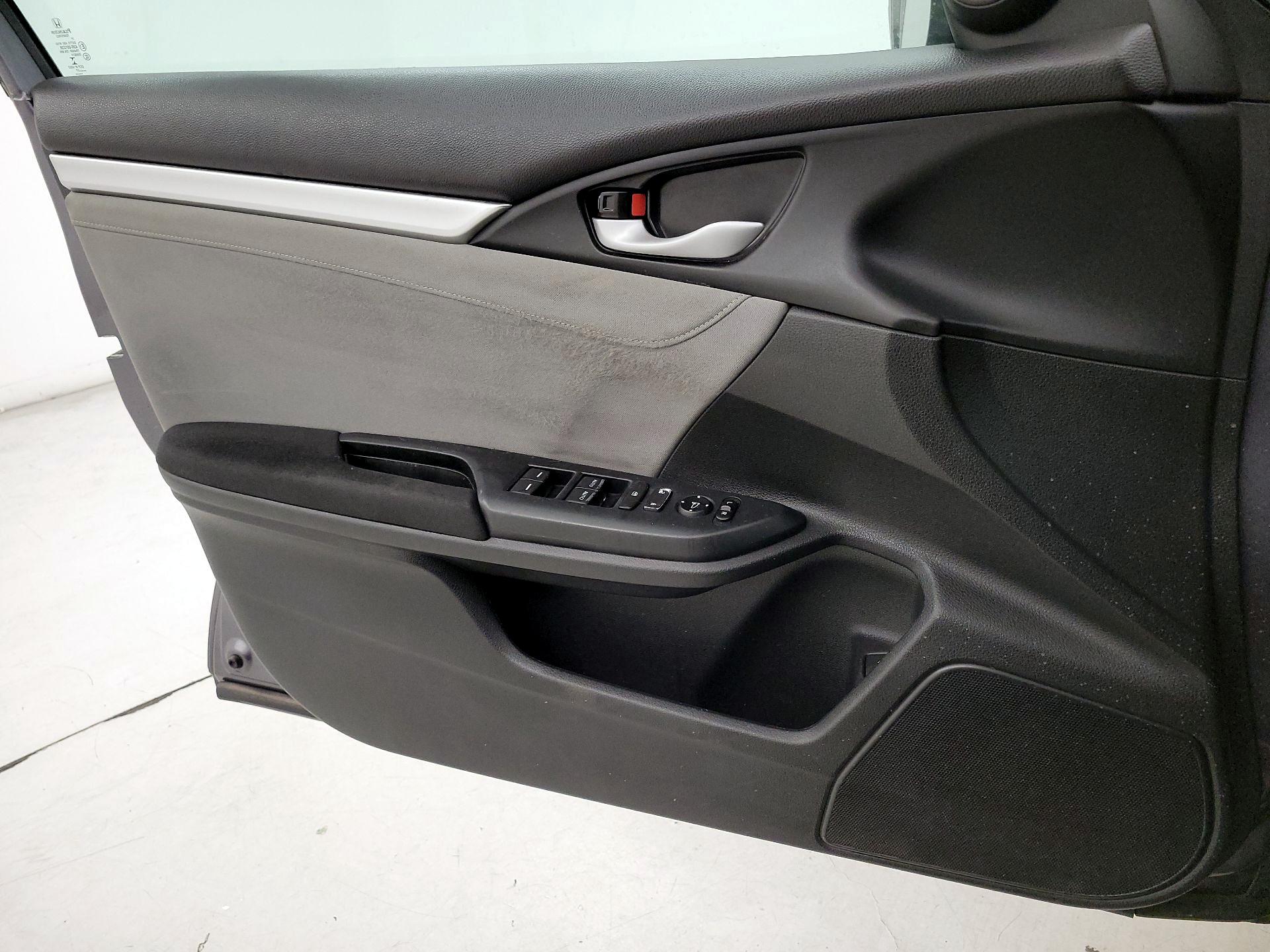 Thumbnail: 2017 Honda Civic - 12