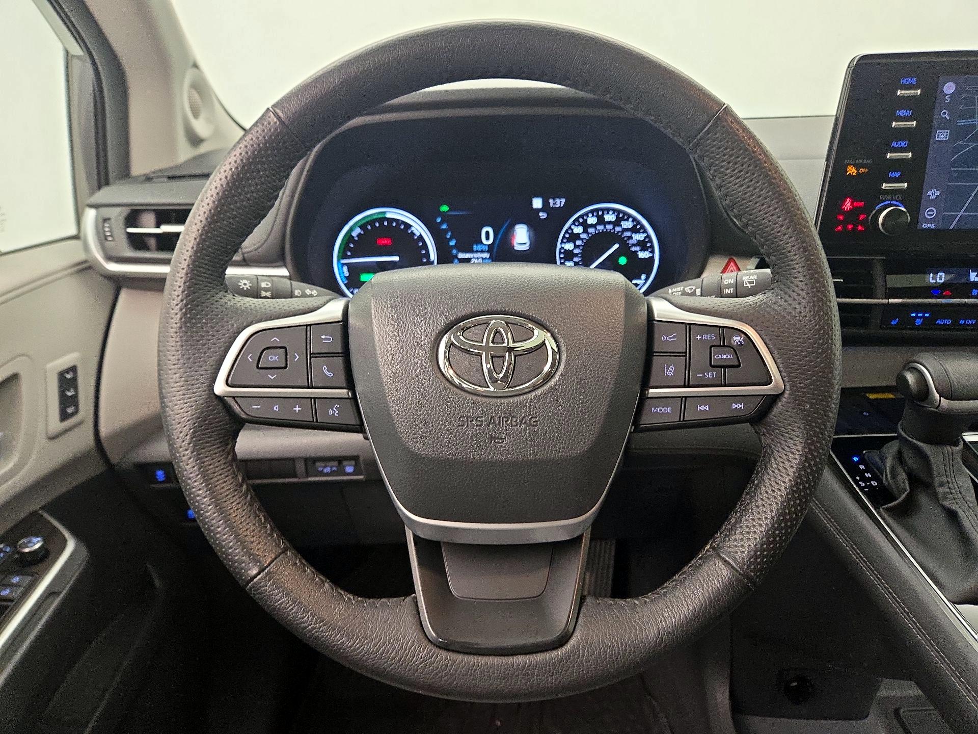 Thumbnail: 2024 Toyota Sienna - 10