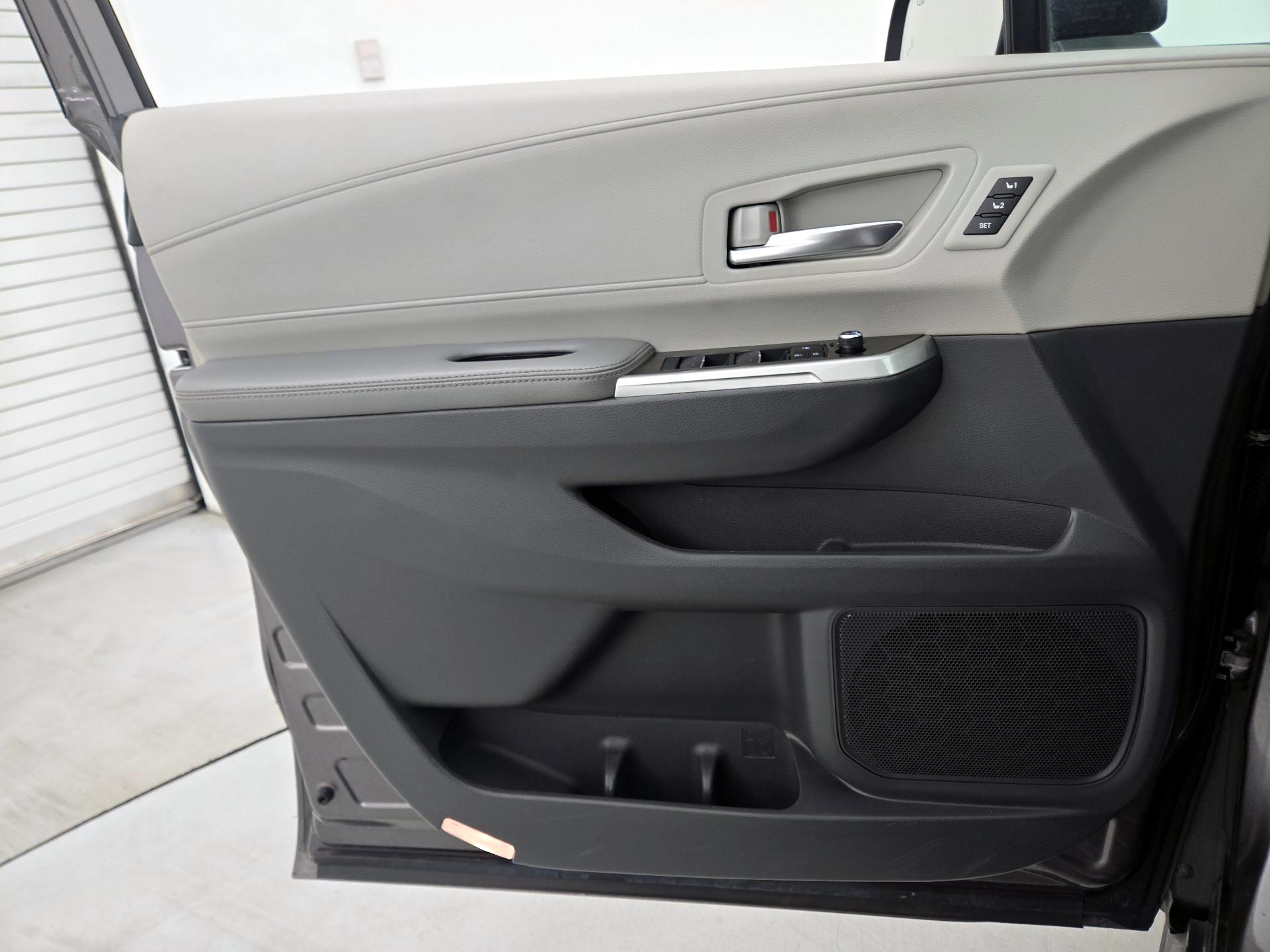 Thumbnail: 2024 Toyota Sienna - 12
