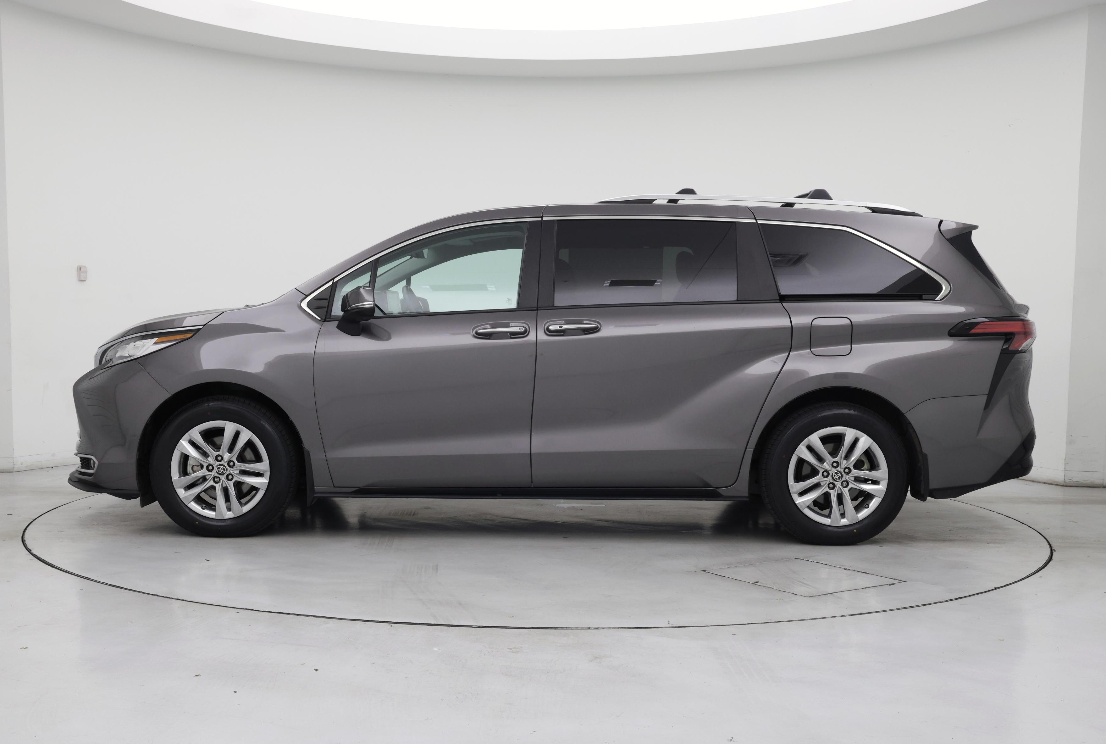 Thumbnail: 2024 Toyota Sienna - 3