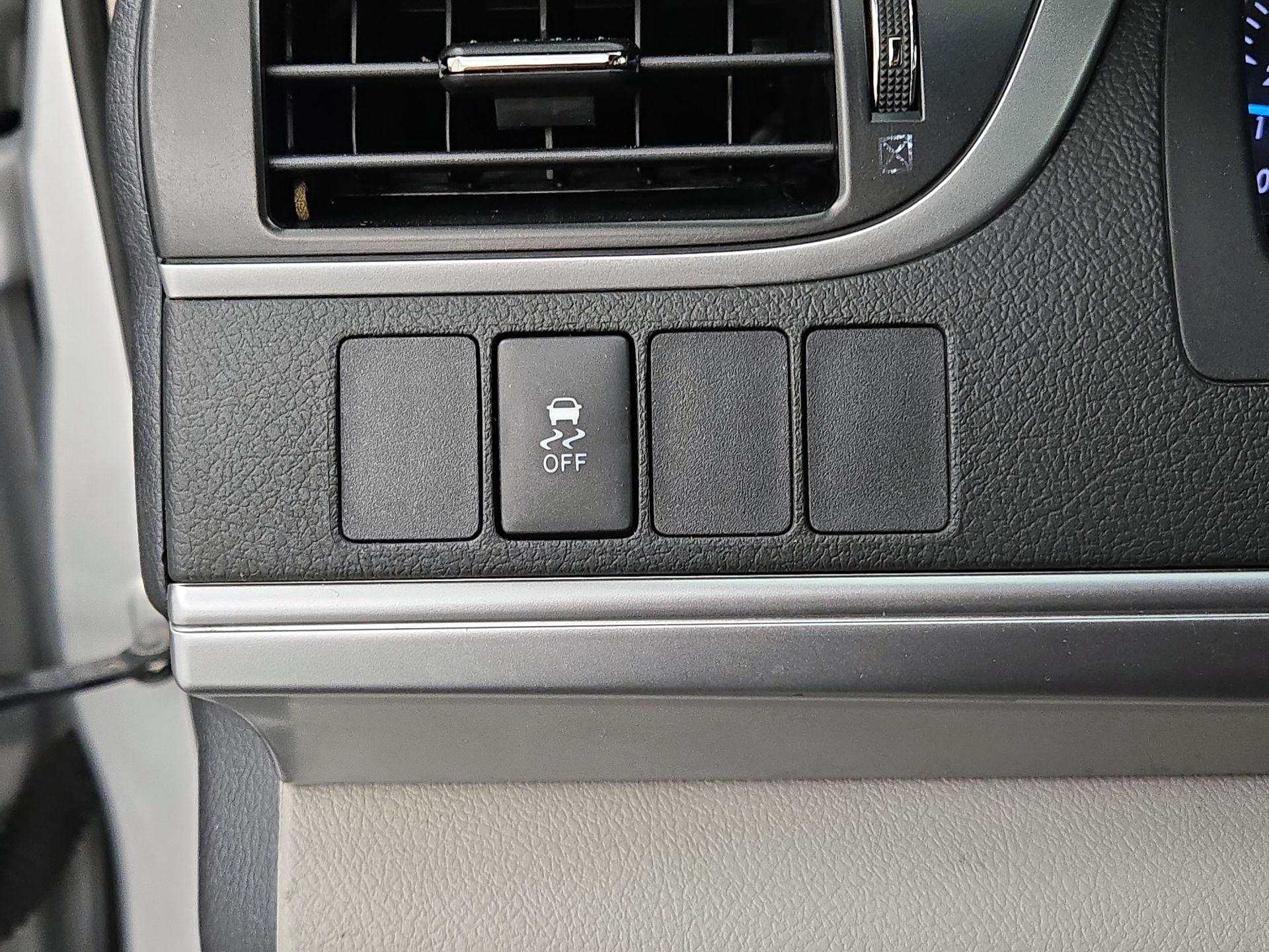 Thumbnail: 2014 Toyota Camry - 13