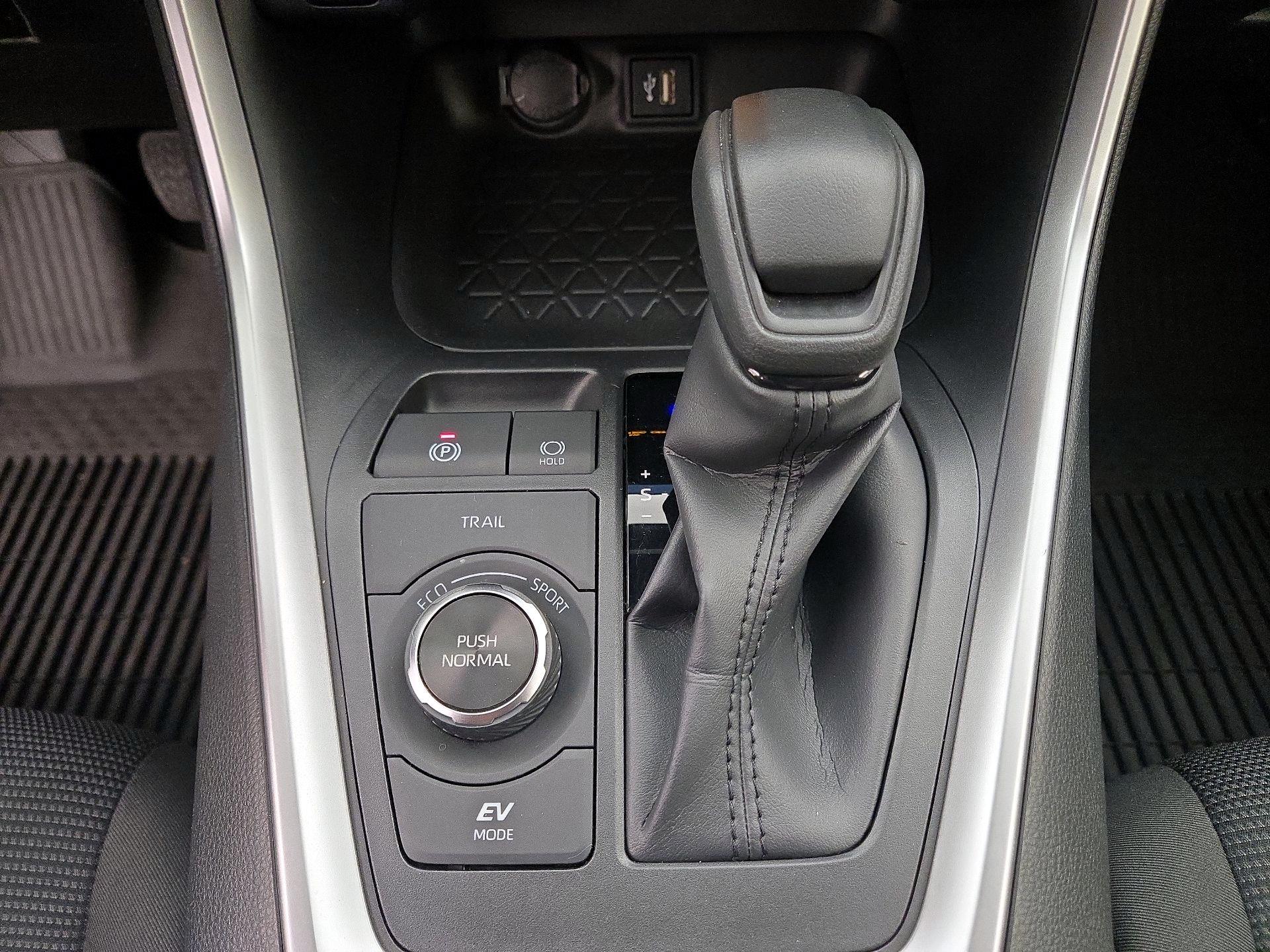 Thumbnail: 2023 Toyota RAV4 - 17